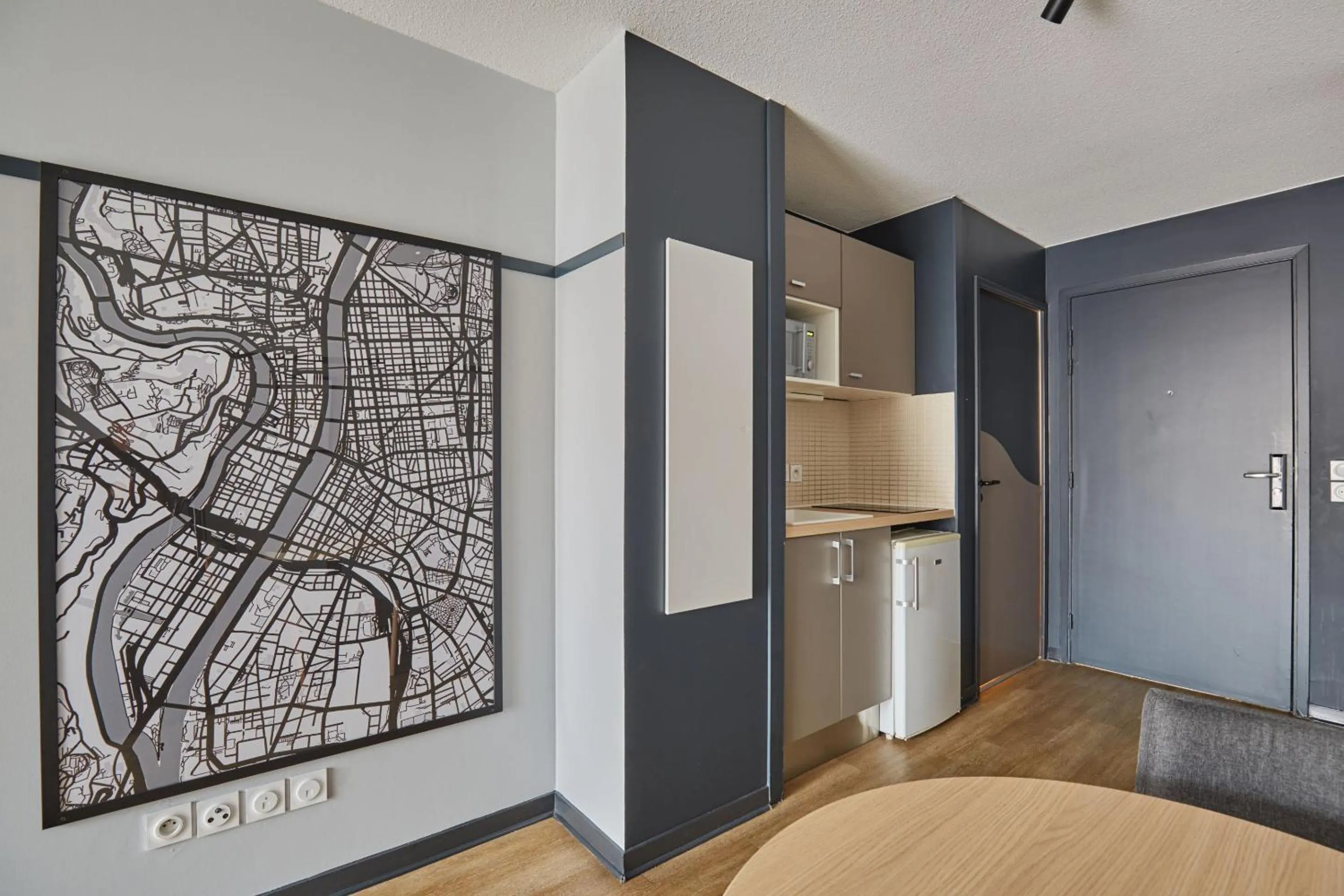 Kitchen or kitchenette in Appart'hôtel Odalys City - Lyon Centre Confluence