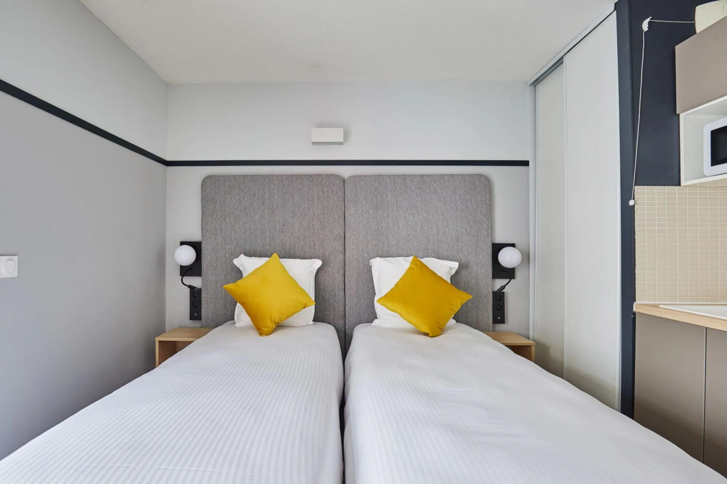 Bed in Appart'hôtel Odalys City - Lyon Centre Confluence