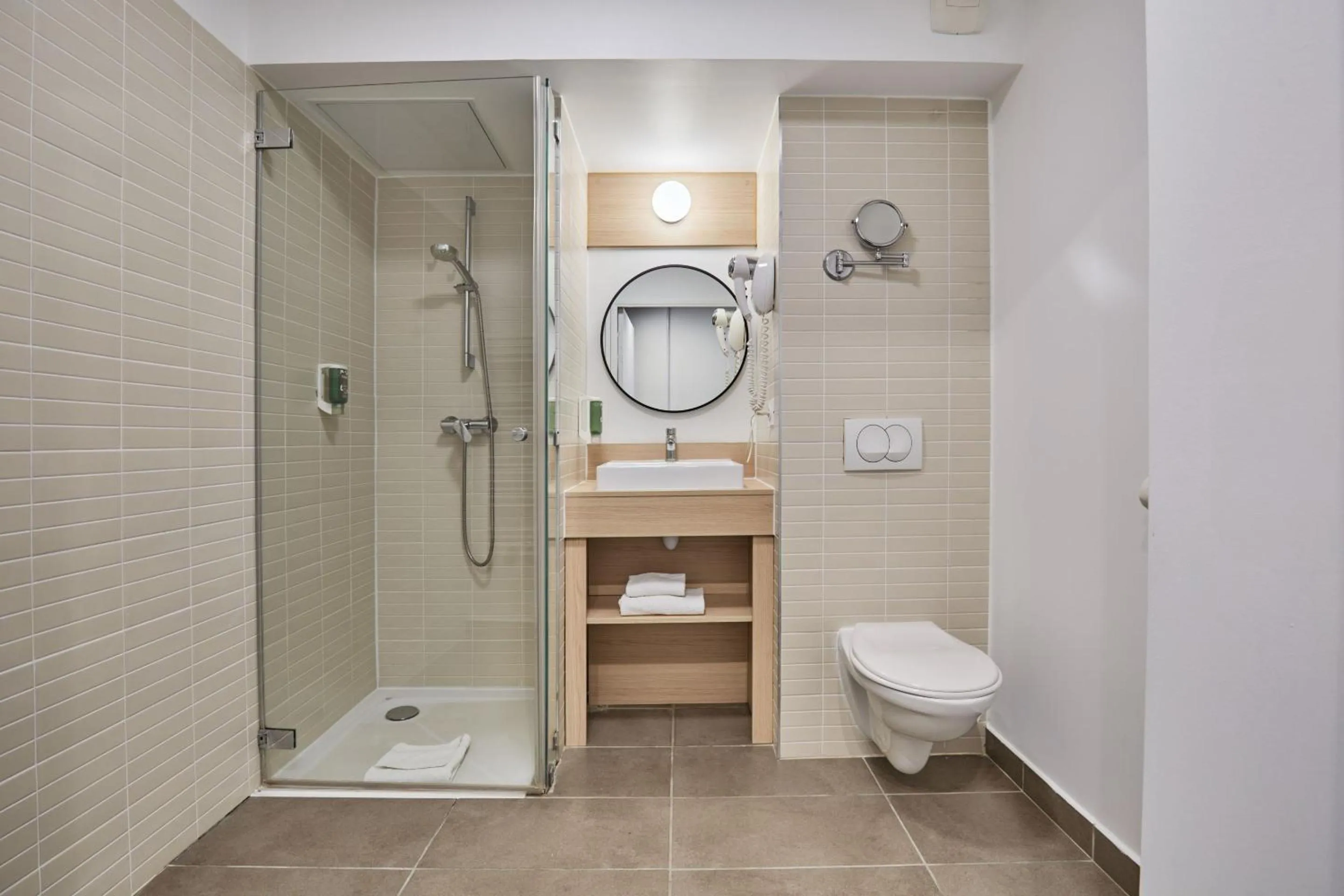 Shower in Appart'hôtel Odalys City - Lyon Centre Confluence