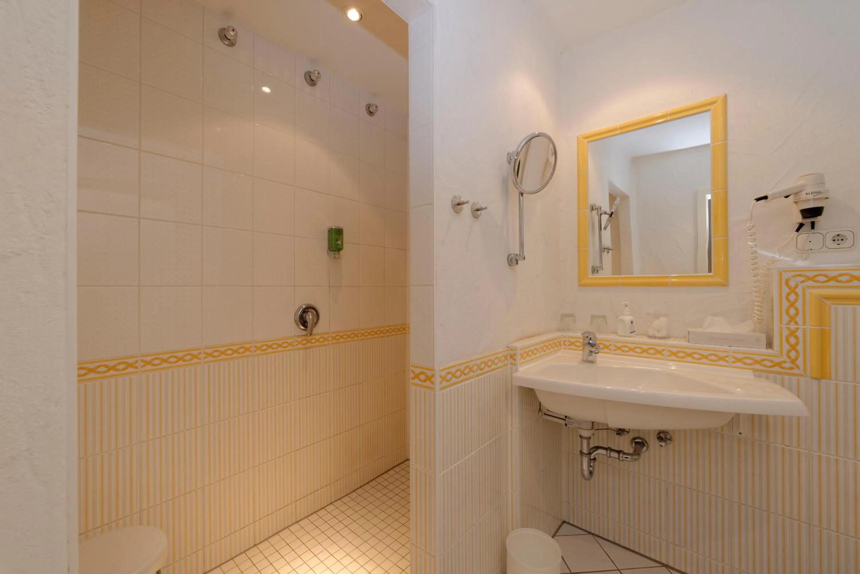 Bathroom in Hotel & Brauereigasthof Drei Kronen