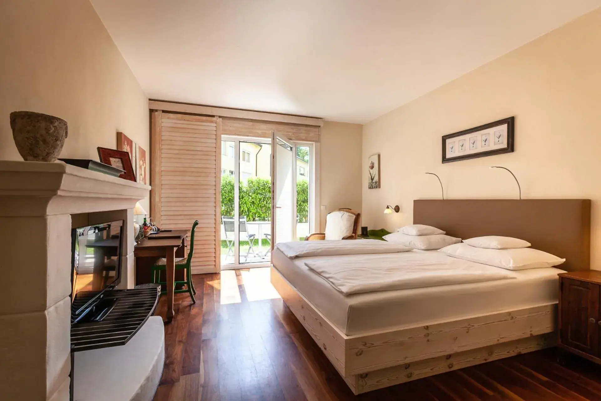 Comfort Room in Hotel Hirschen in Freiburg-Lehen Comfort Room in Hotel Hirschen in Freiburg-Lehen