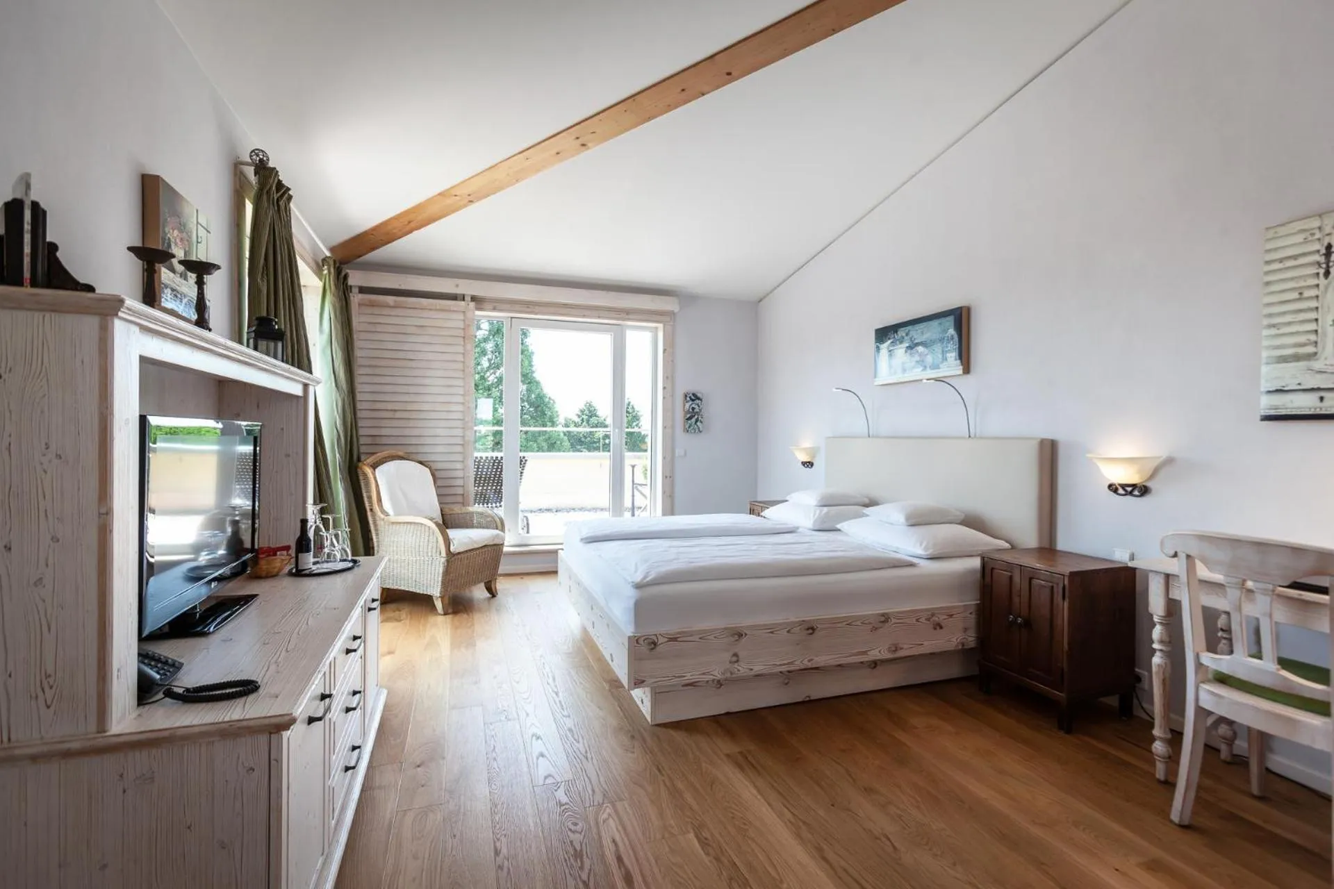 Photo of the whole room, Bed in Hotel Hirschen in Freiburg-Lehen
