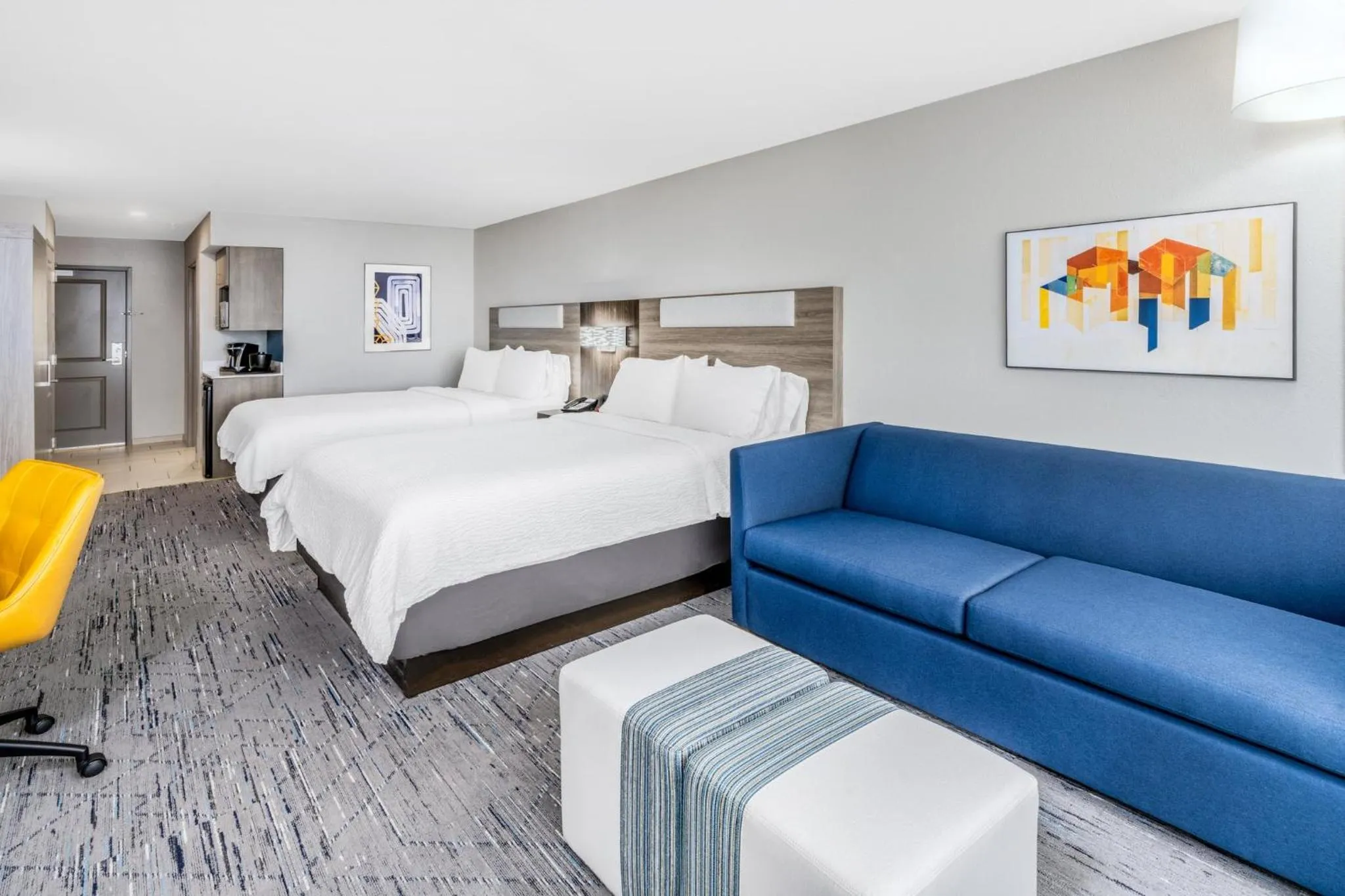 Photo of the whole room, Bed in Holiday Inn Express - Colorado Springs - First & Main by IHG