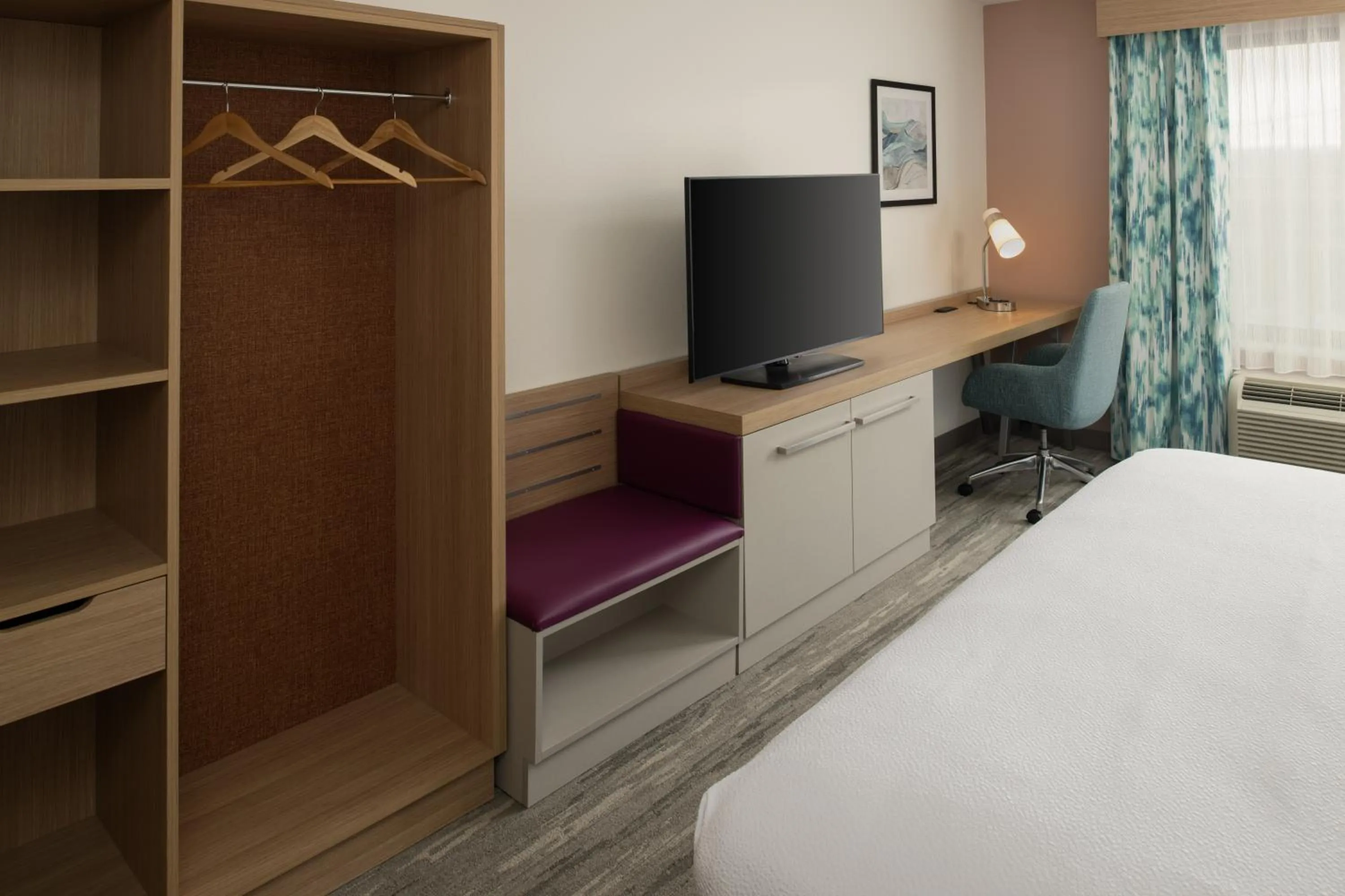 TV and multimedia, Bed in Hilton Garden Inn Tacoma Downtown