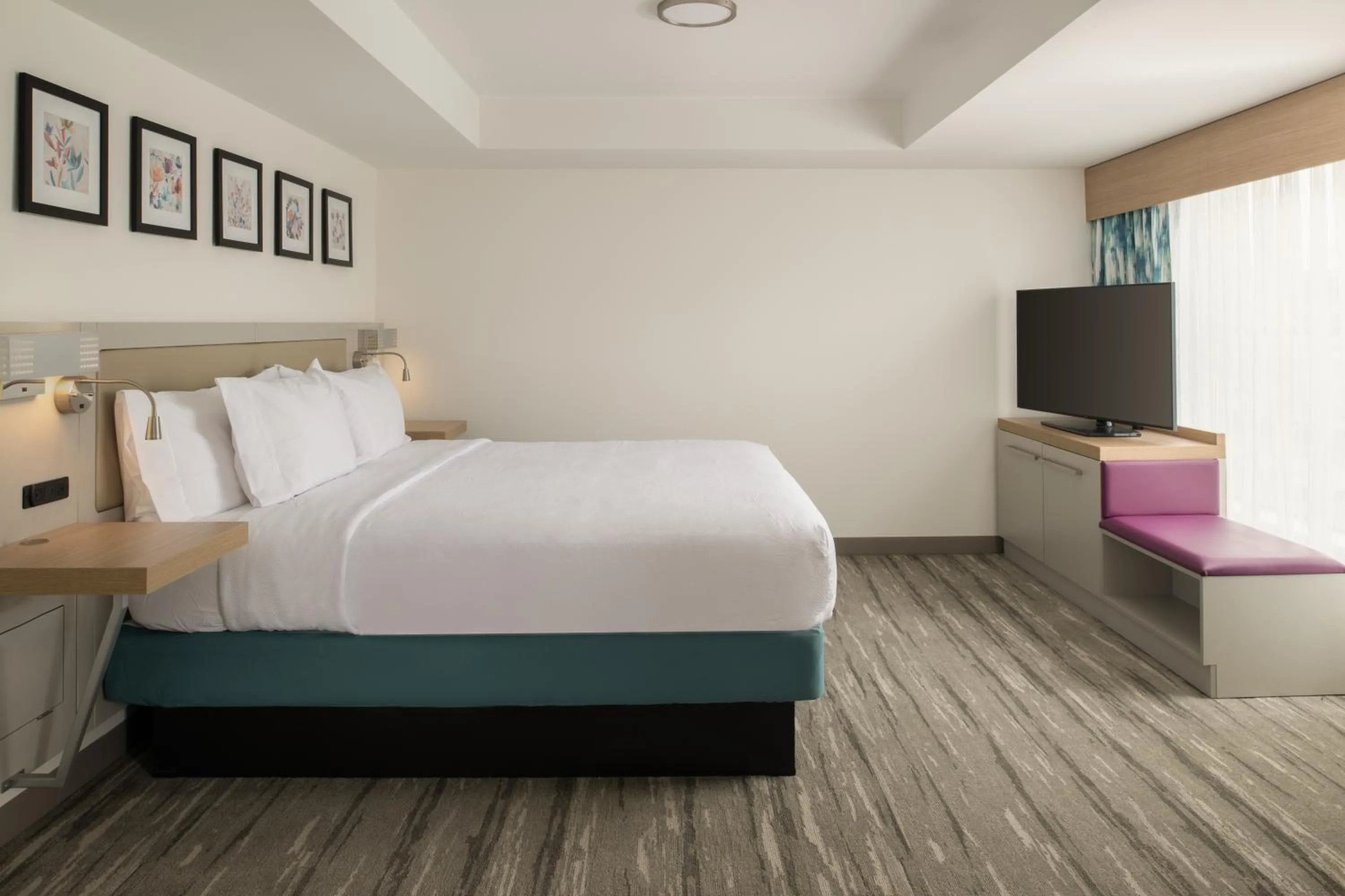 Bedroom, Bed in Hilton Garden Inn Tacoma Downtown