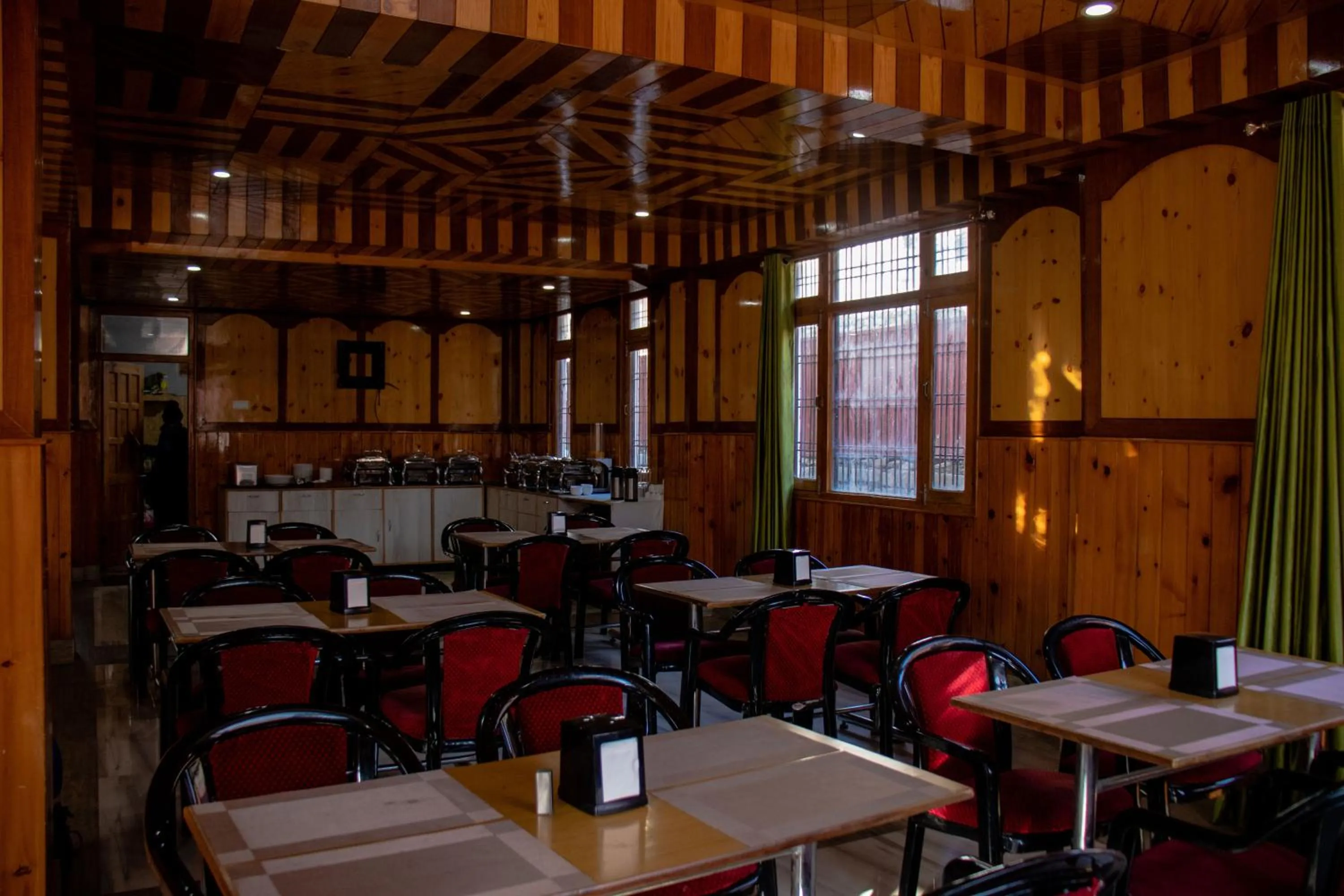 Restaurant/places to eat in Hotel KALPA
