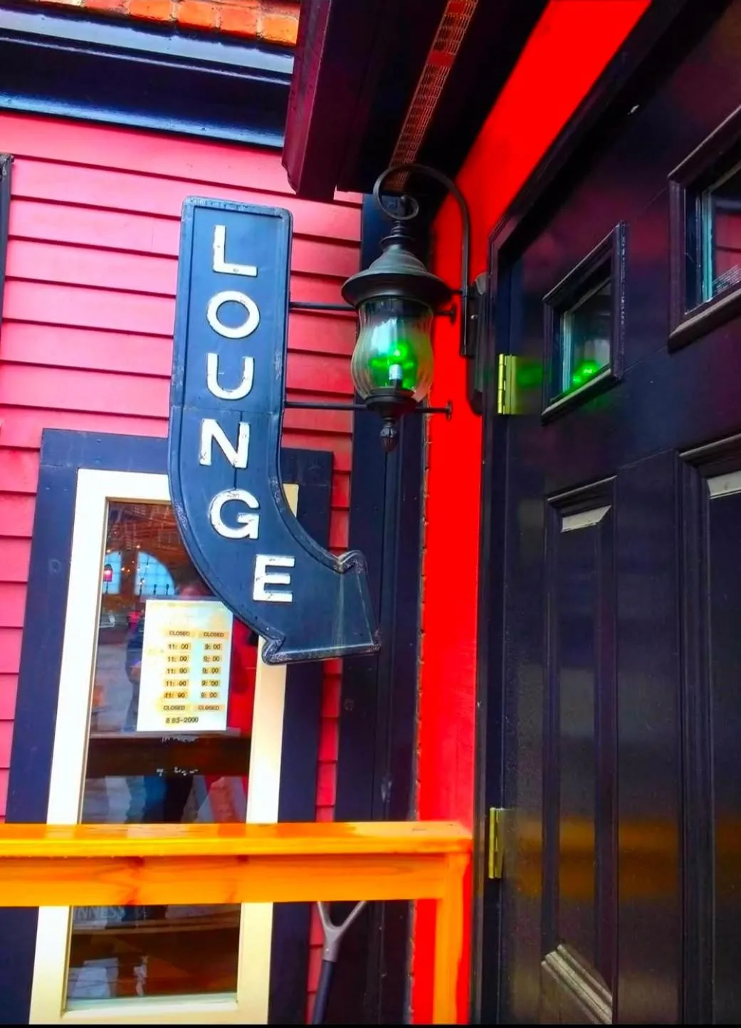 Lounge or bar in Firehouse Inn