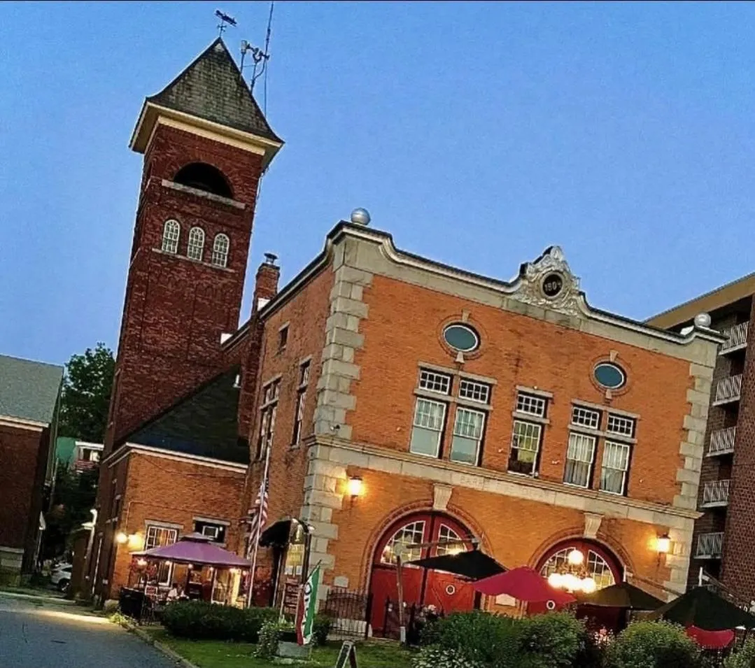 Restaurant/places to eat in Firehouse Inn