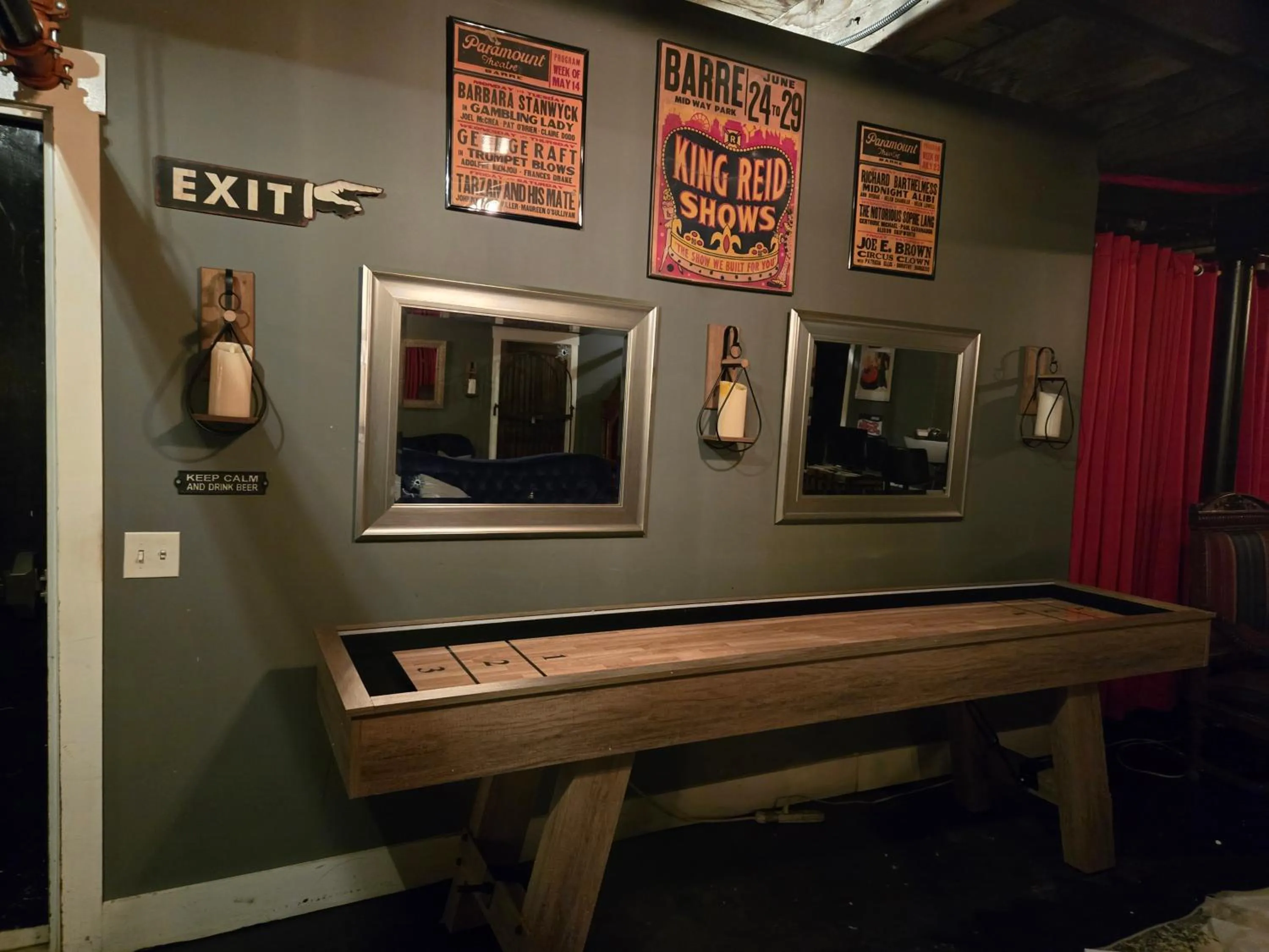 Lounge or bar in Firehouse Inn