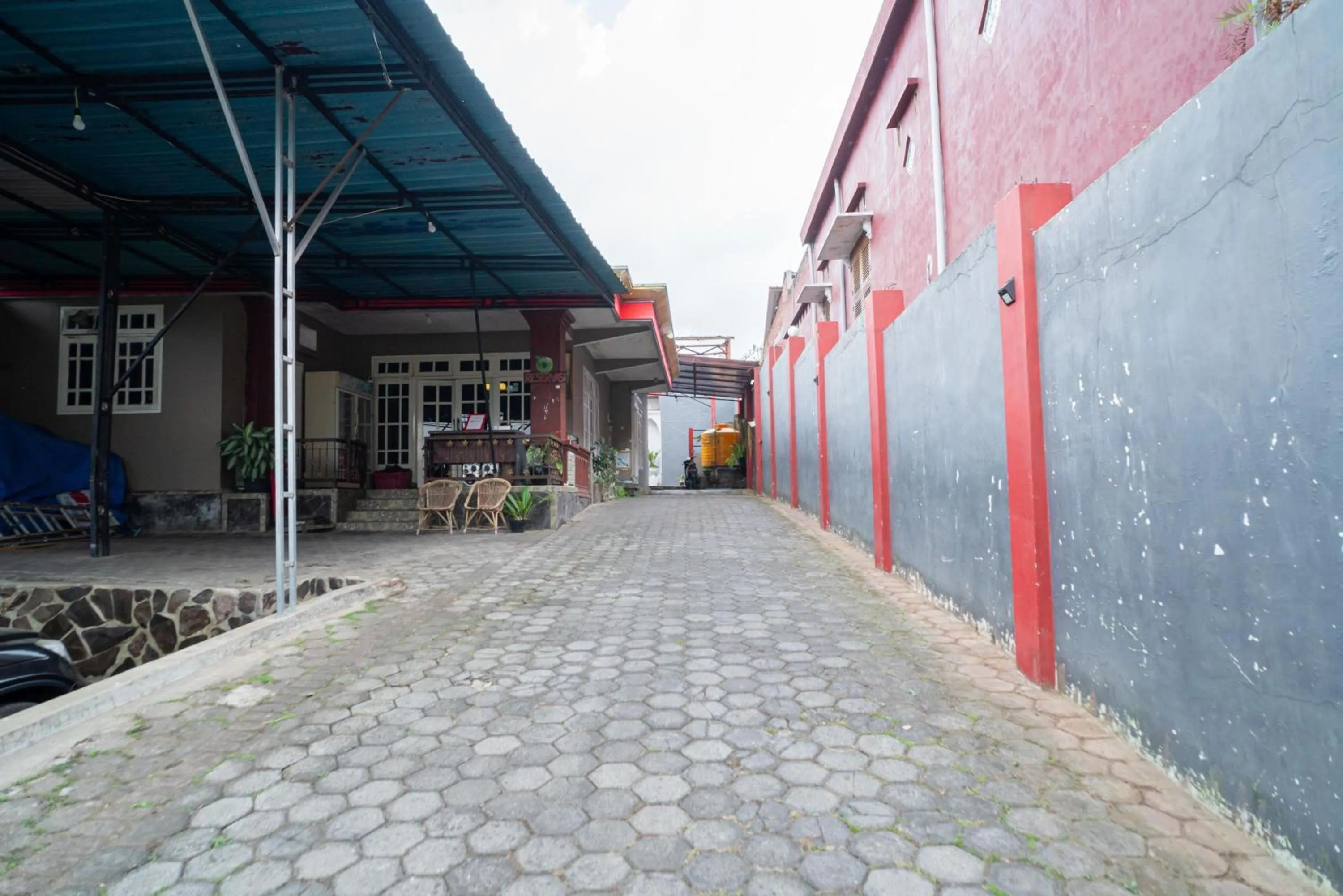 Property building in RedDoorz at Oro Oro Ombo Batu