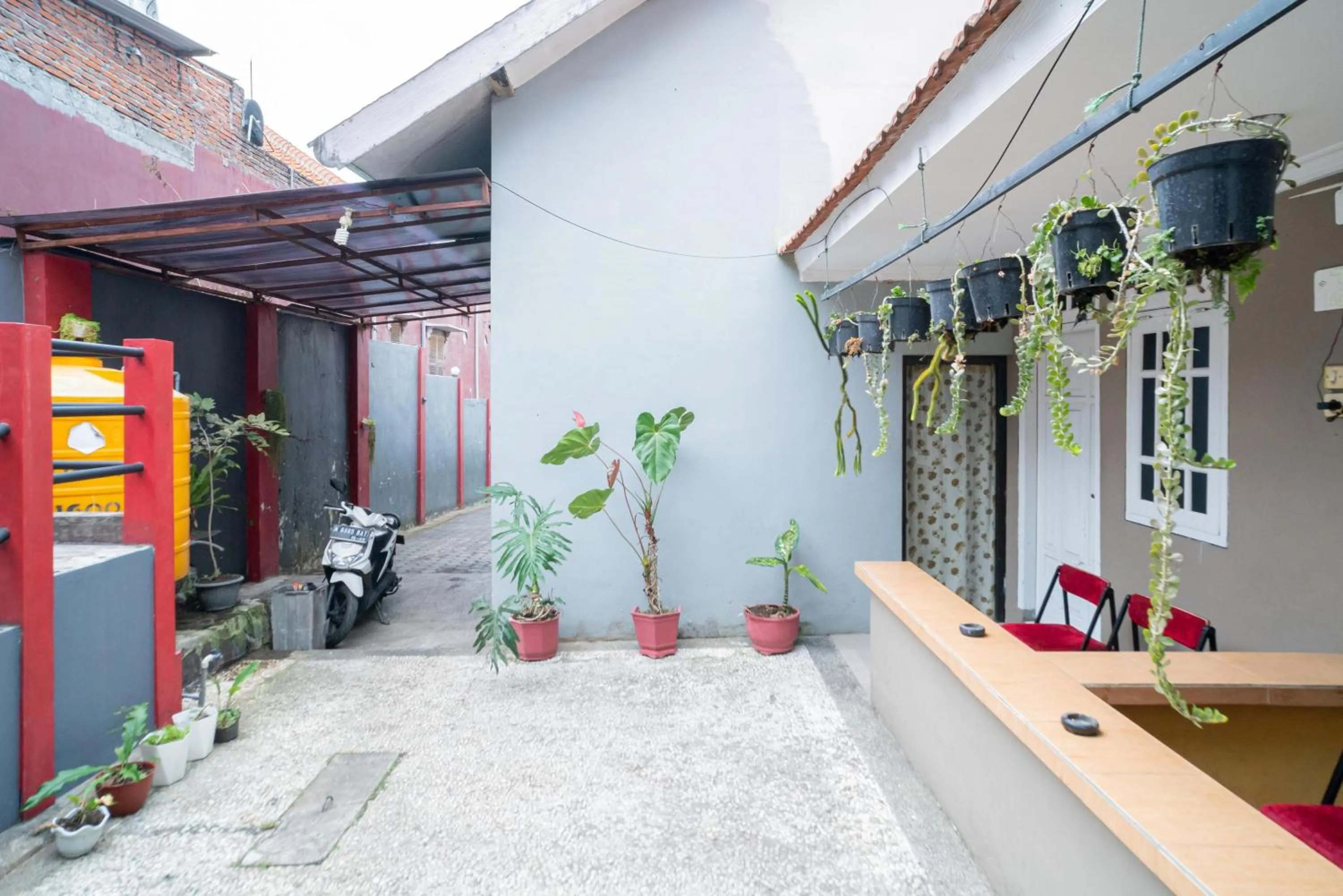 Property building in RedDoorz at Oro Oro Ombo Batu