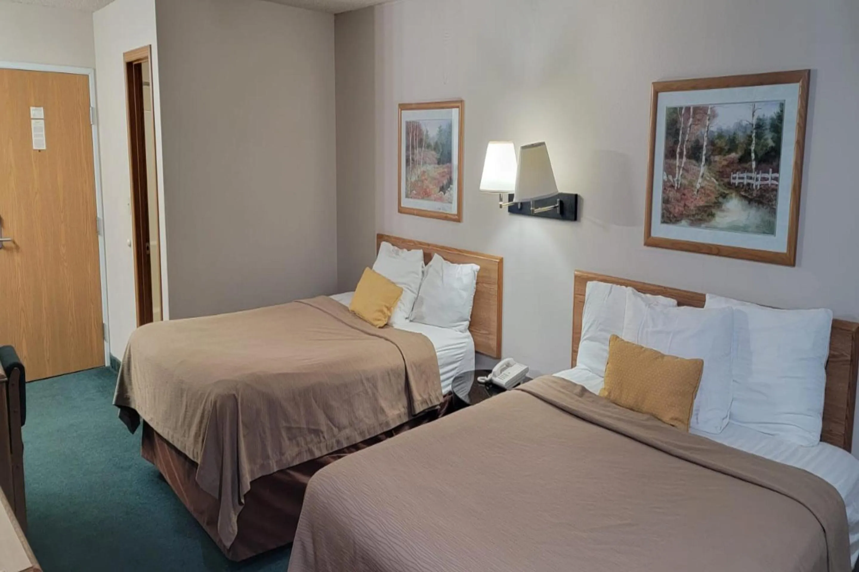 Bedroom, Bed in HomeTown Inn By OYO Texhoma, OK