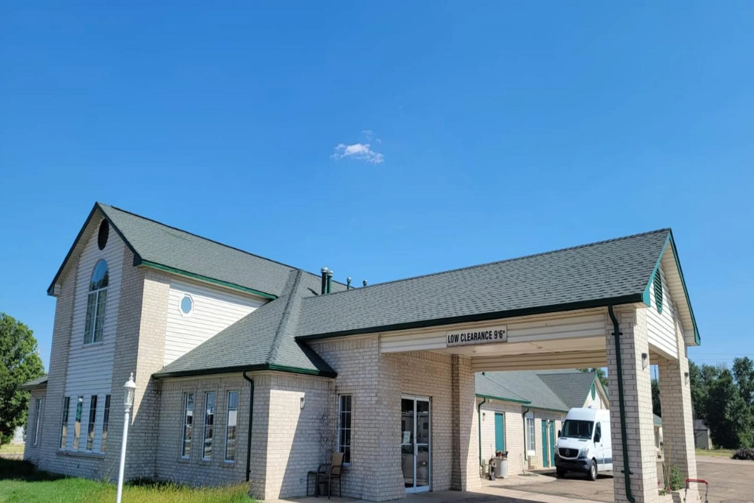 Facade/entrance in HomeTown Inn By OYO Texhoma, OK