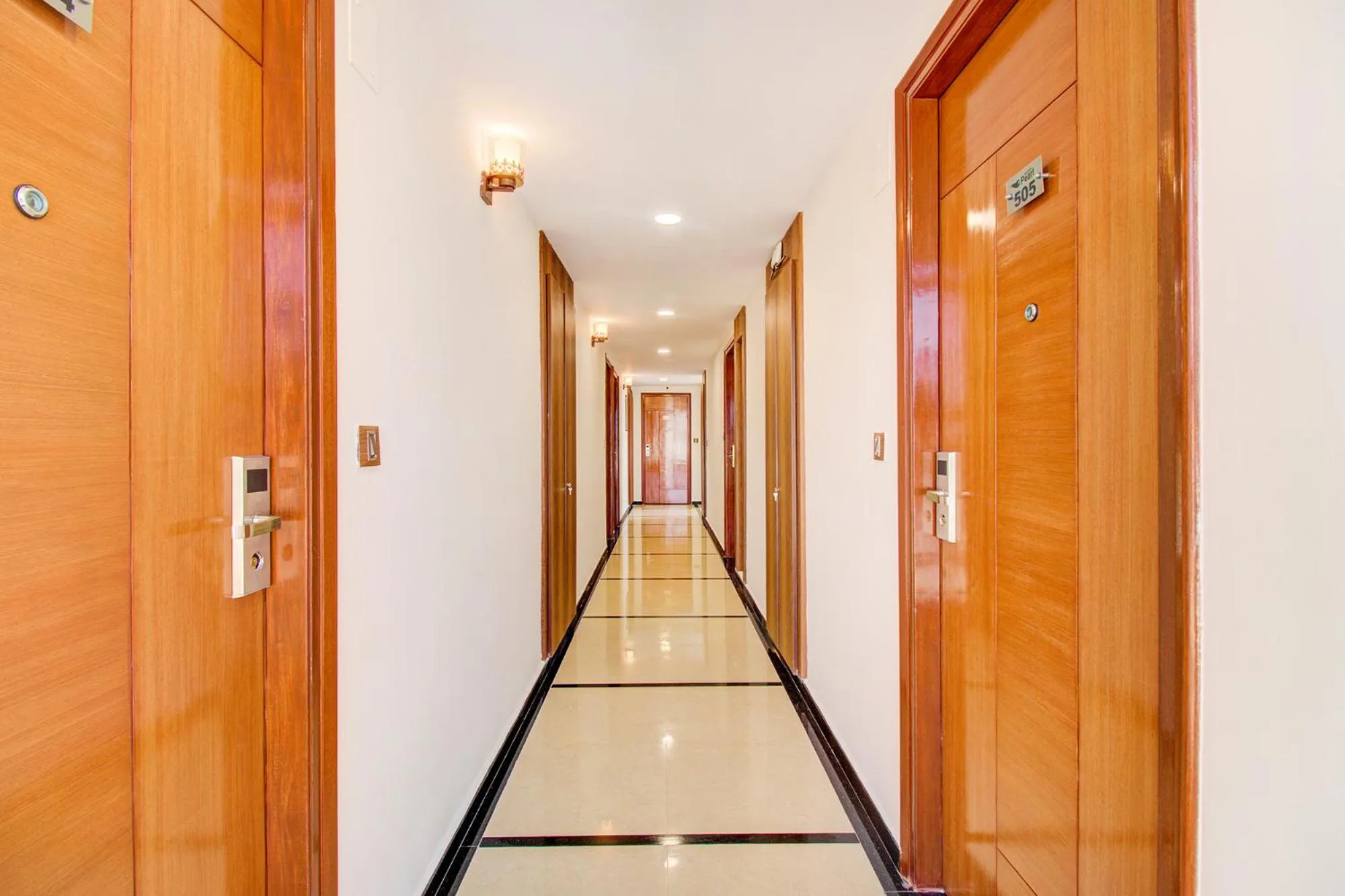 Lobby or reception in FabHotel The Royal Suites - Nr Gopalan innovation mall