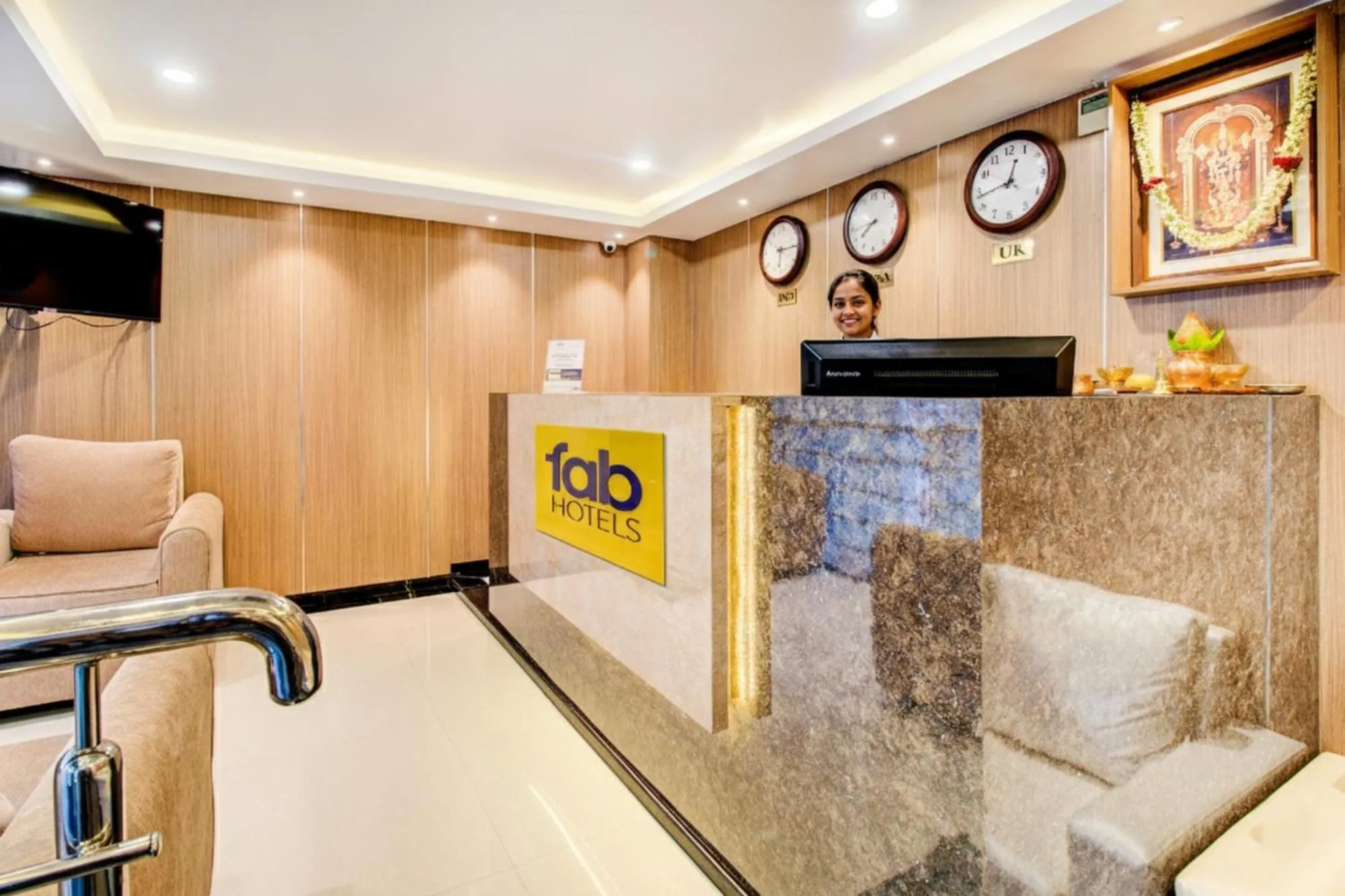 Lobby or reception in FabHotel The Royal Suites - Nr Gopalan innovation mall