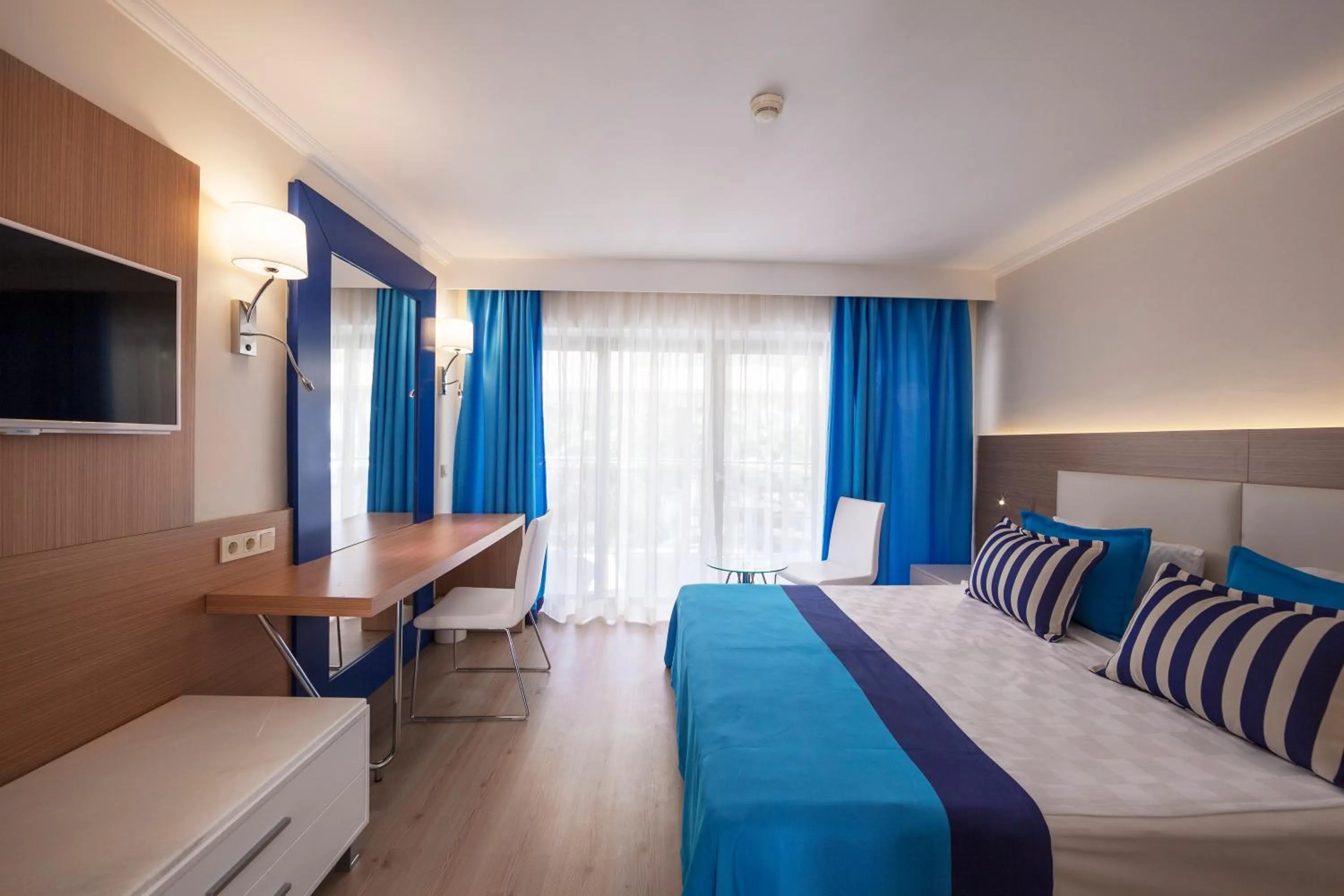 Photo of the whole room, Bed in AQI Pegasos World