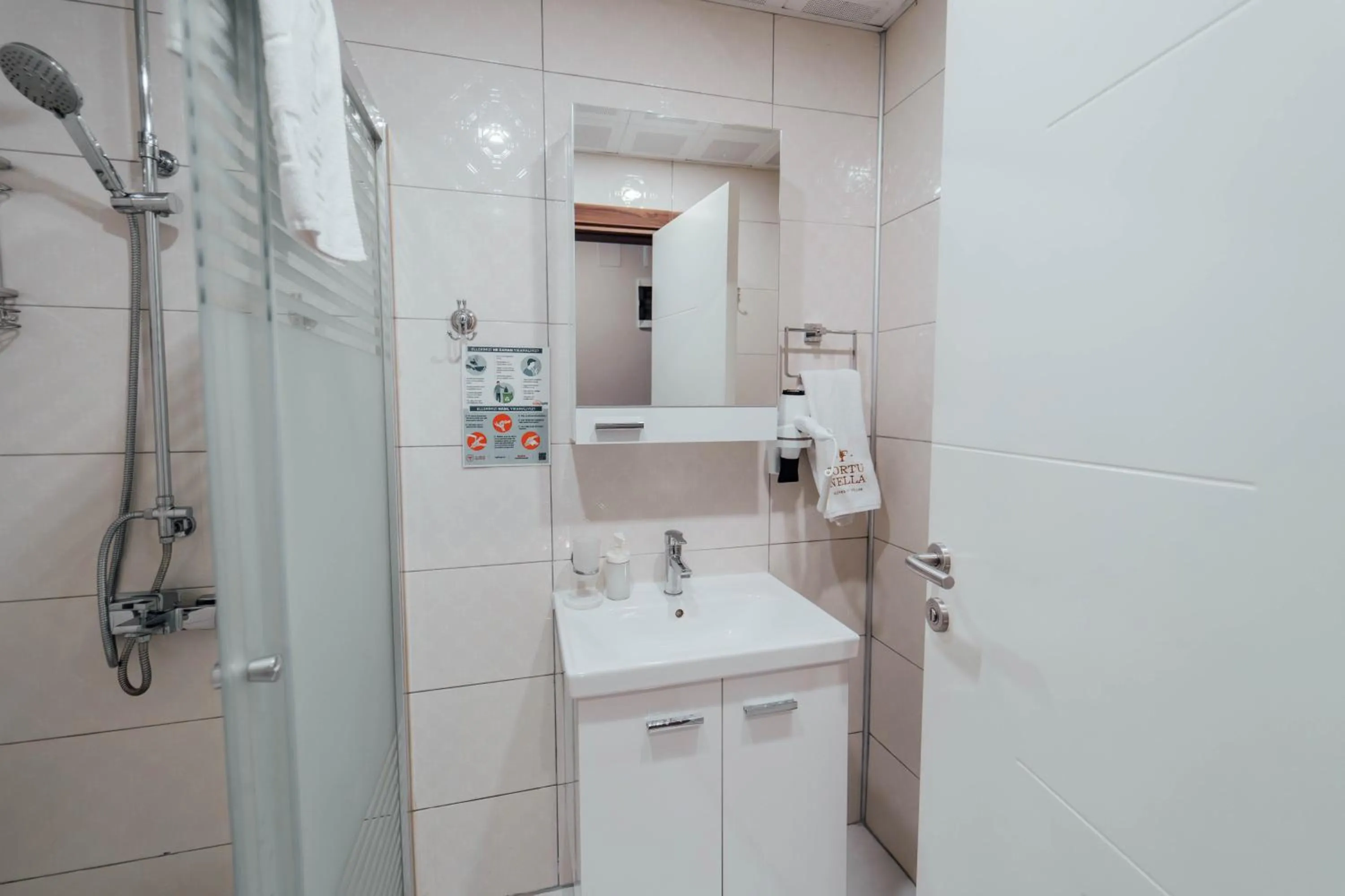 Shower in Fortunella Suites