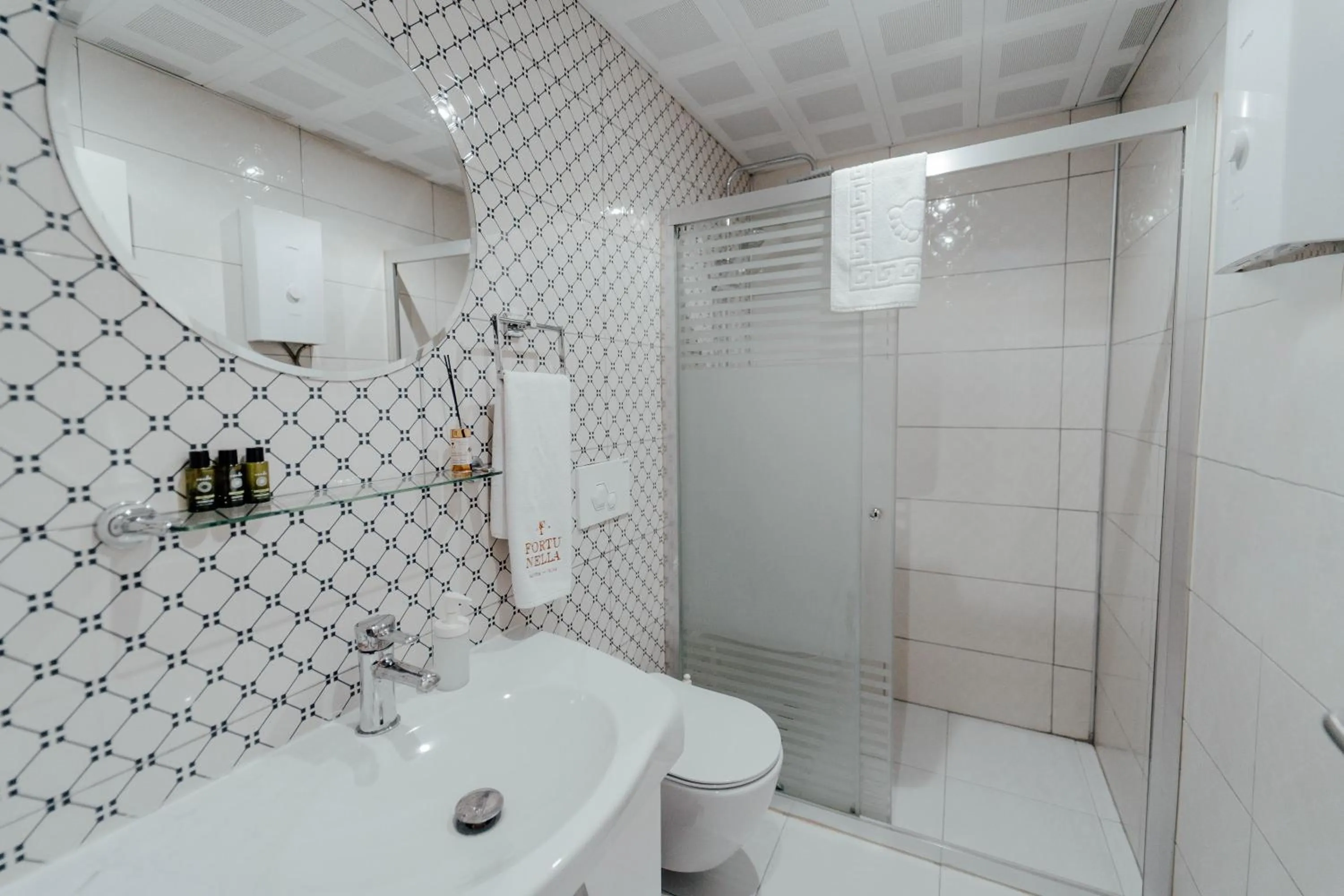 Shower in Fortunella Suites