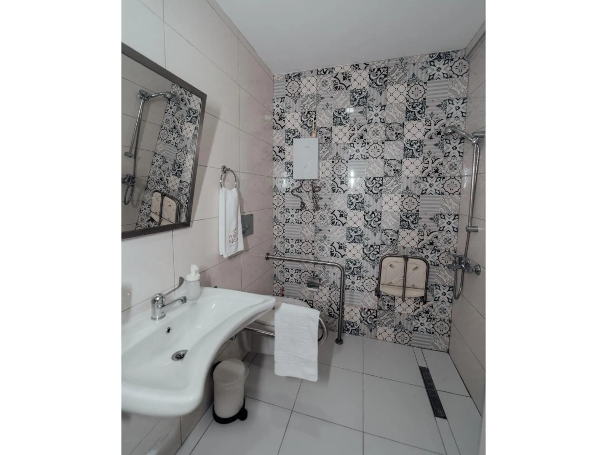 Toilet in Fortunella Suites