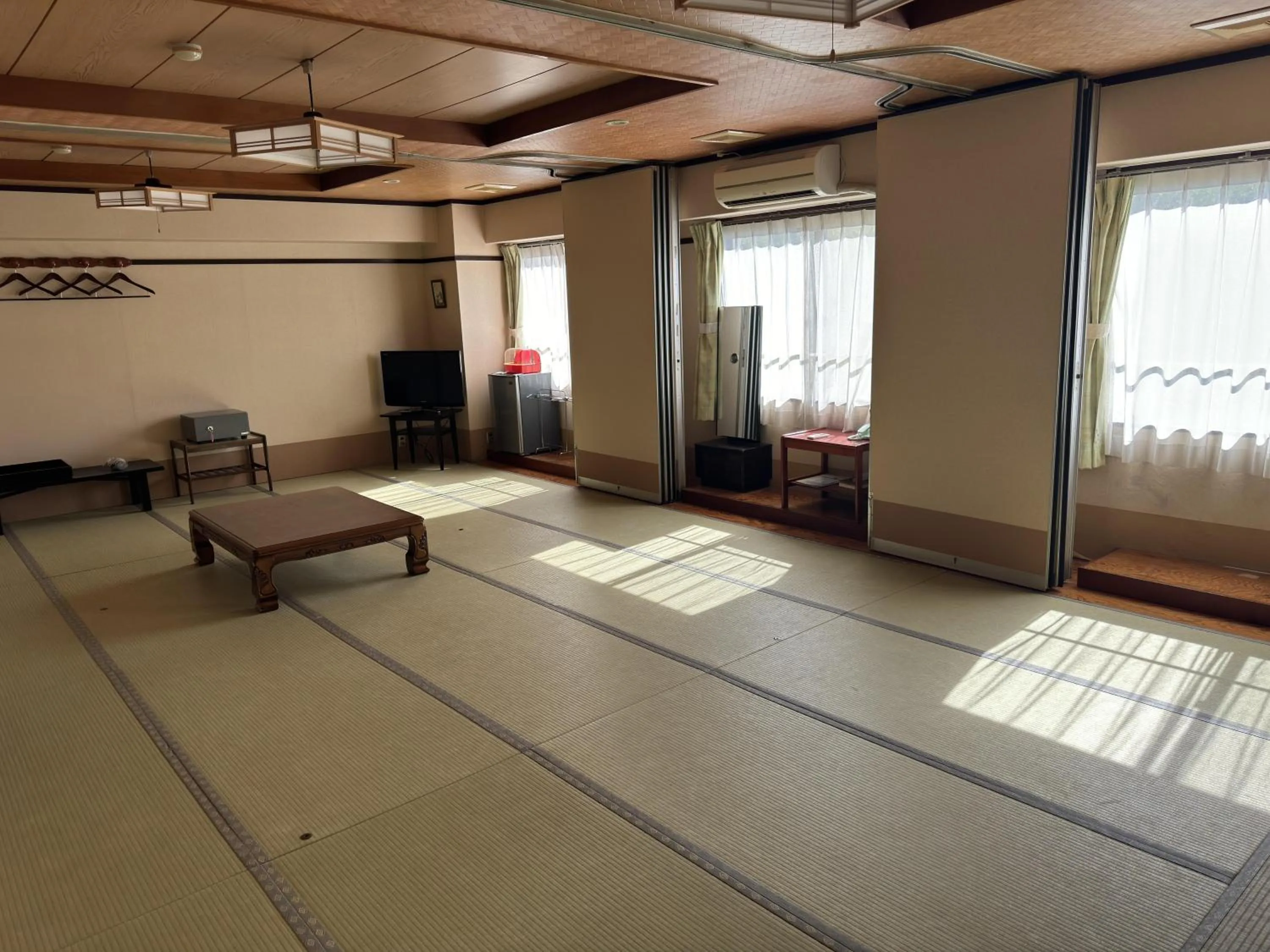 Photo of the whole room in Hotel Sunbird