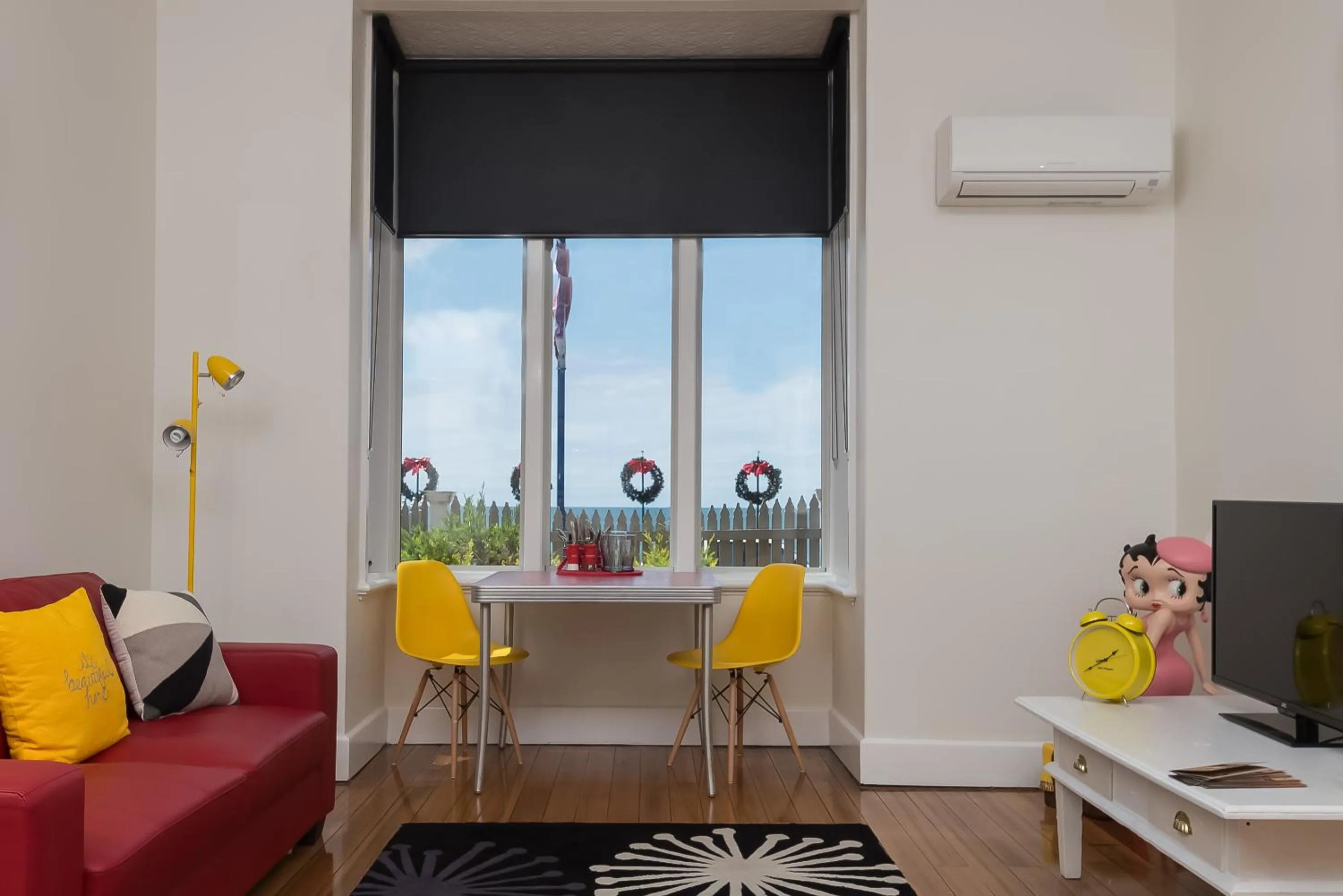 Day in Penguin Waterfront Escape