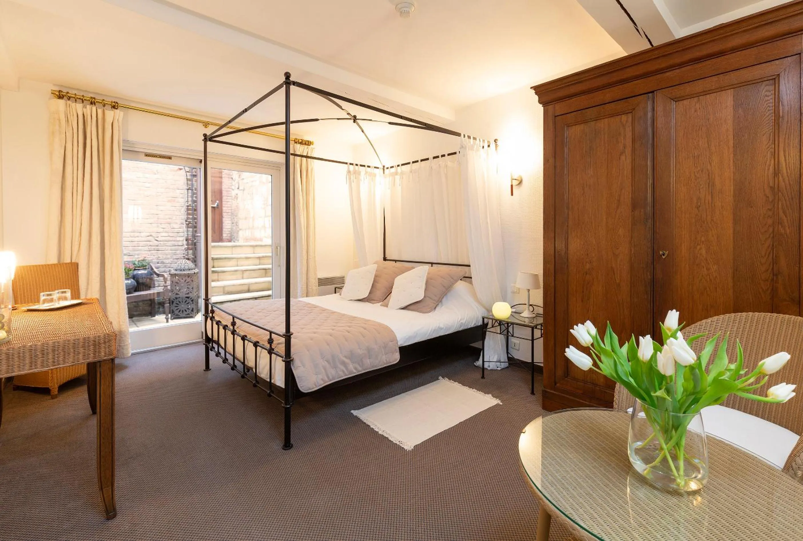 Photo of the whole room, Bed in HÔTEL JEAN DE BRUGES