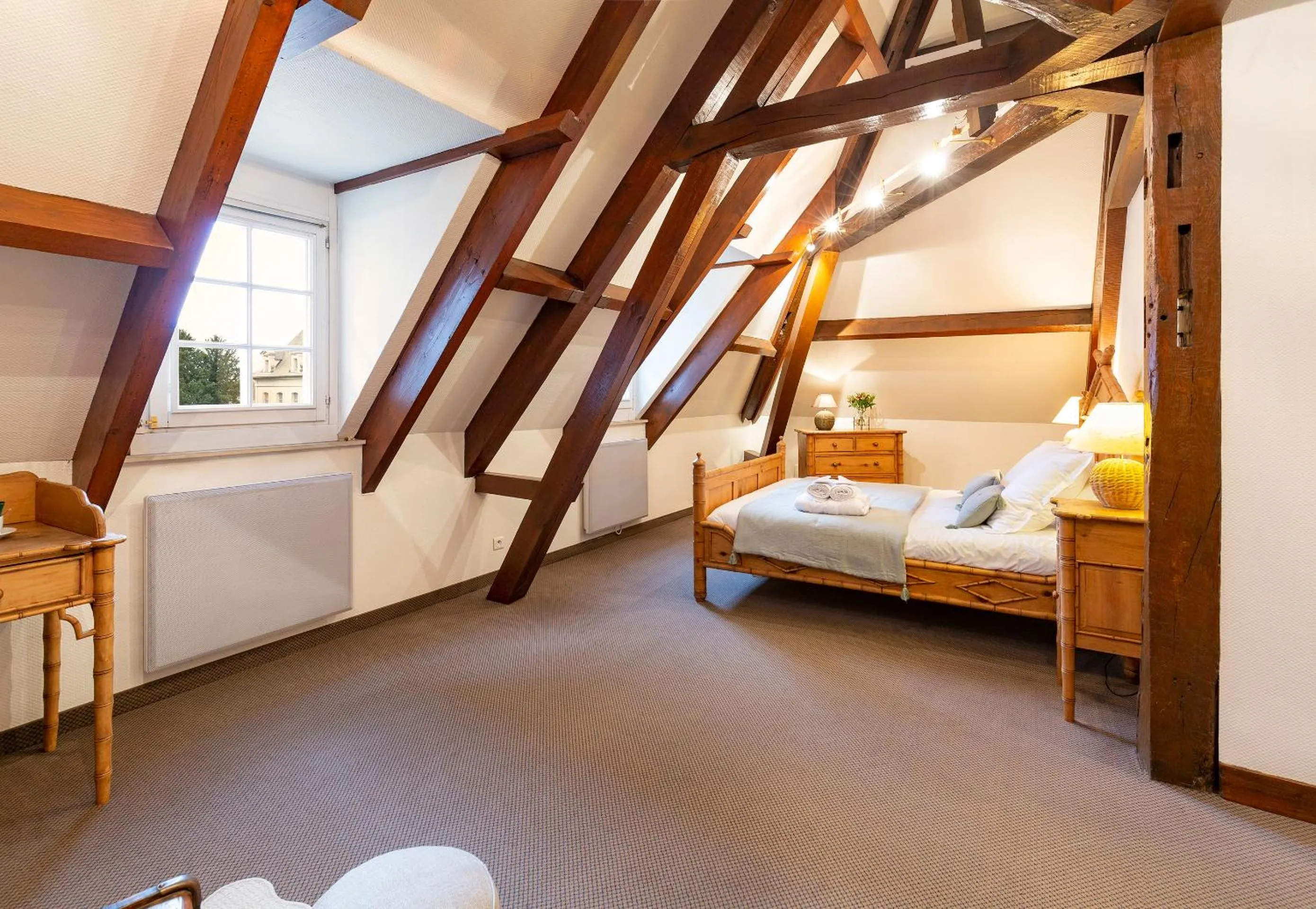 Bed in HÔTEL JEAN DE BRUGES