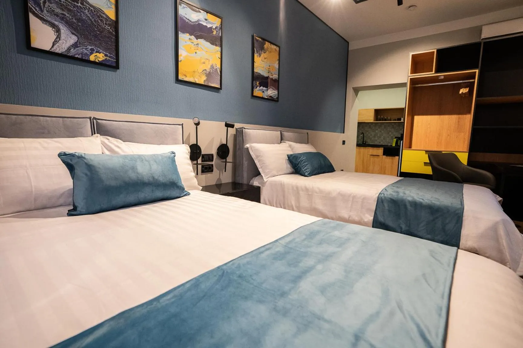 Photo of the whole room, Bed in Emil Balaban Luxury Apart-Hotel