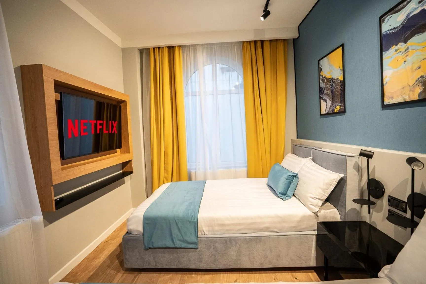 Photo of the whole room, Bed in Emil Balaban Luxury Apart-Hotel