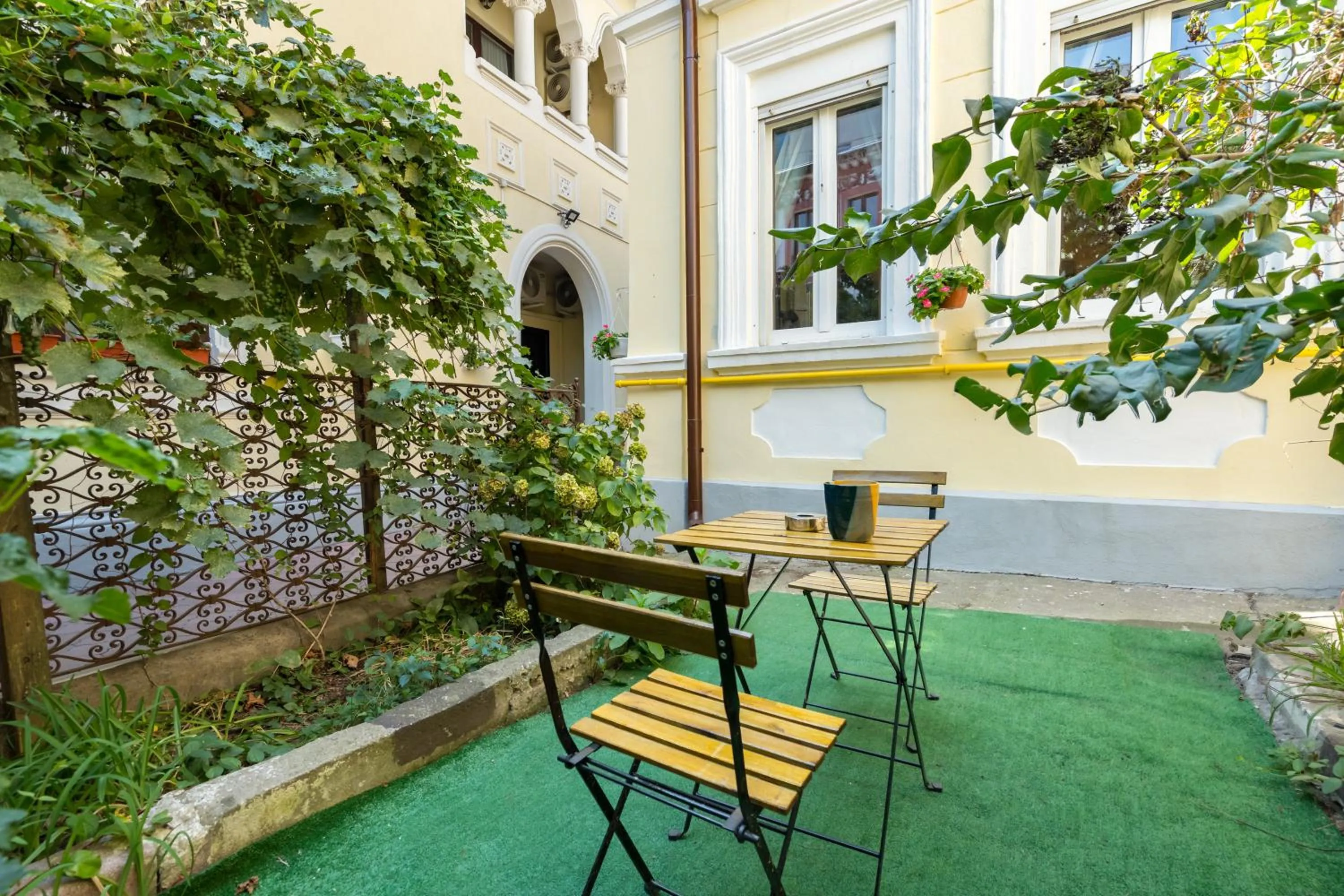 Garden view in Emil Balaban Luxury Apart-Hotel