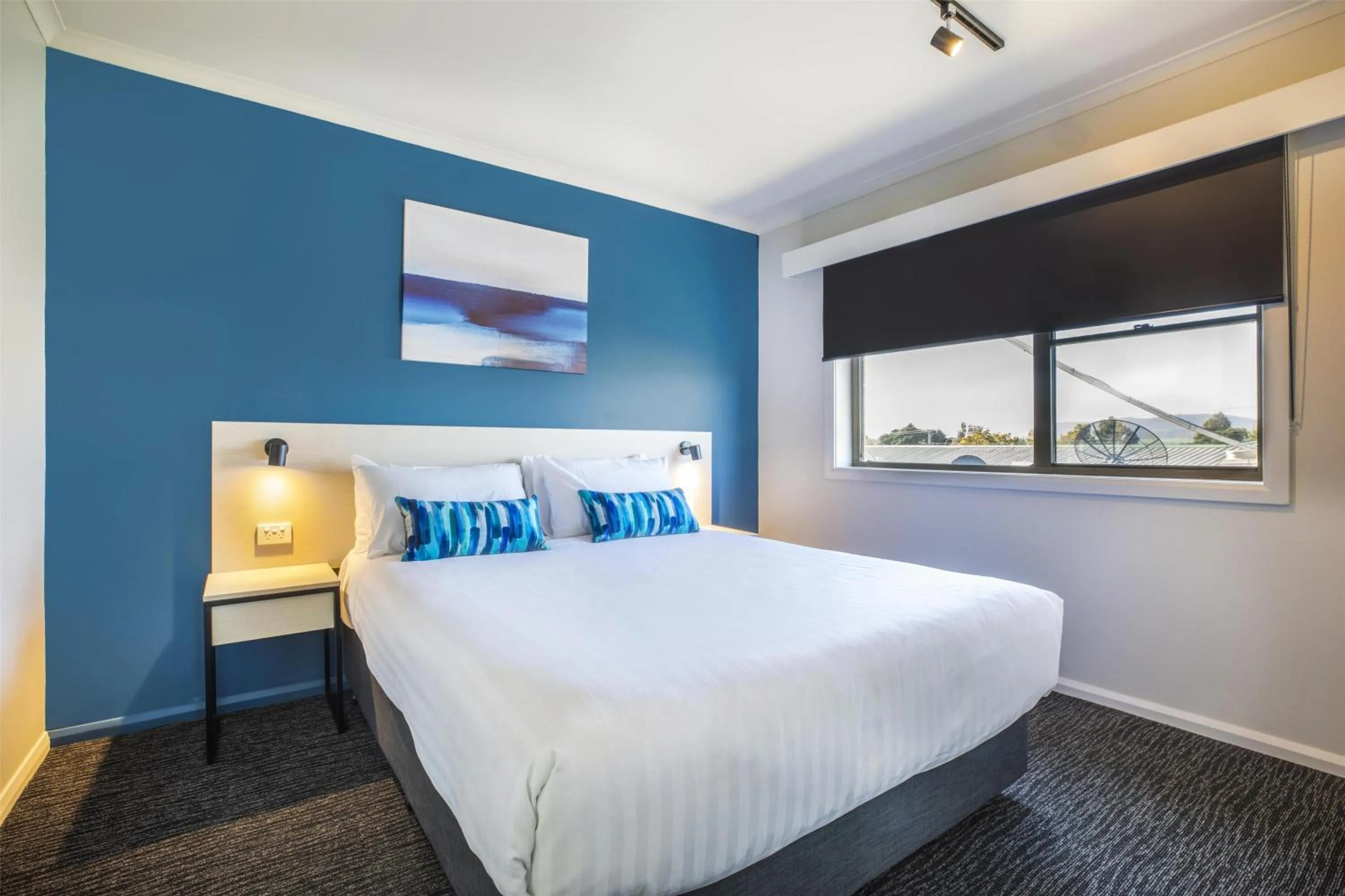 Bedroom, Bed in Nightcap at Riverside Hotel