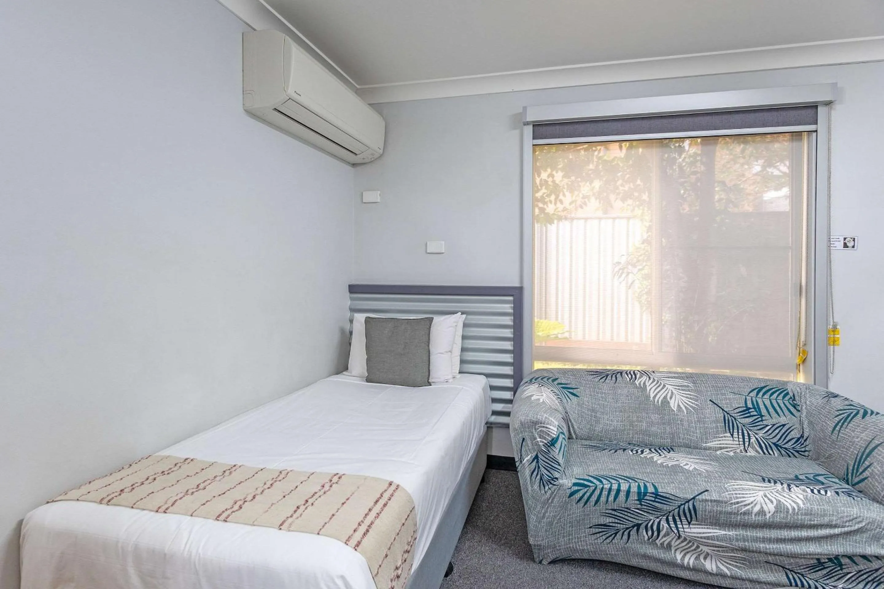 Bedroom, Bed in Shearing Shed Motor Inn