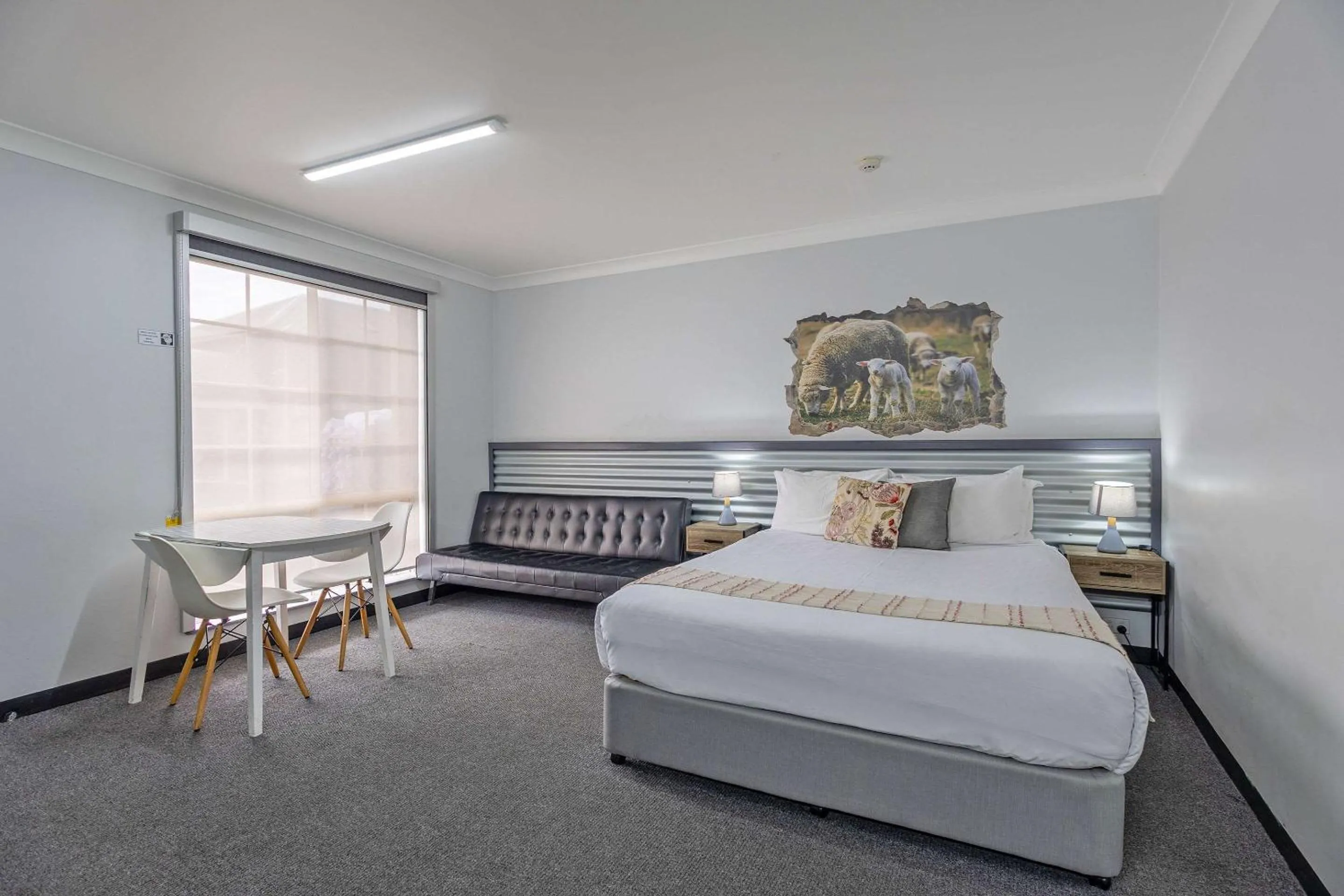 Bedroom, Bed in Shearing Shed Motor Inn