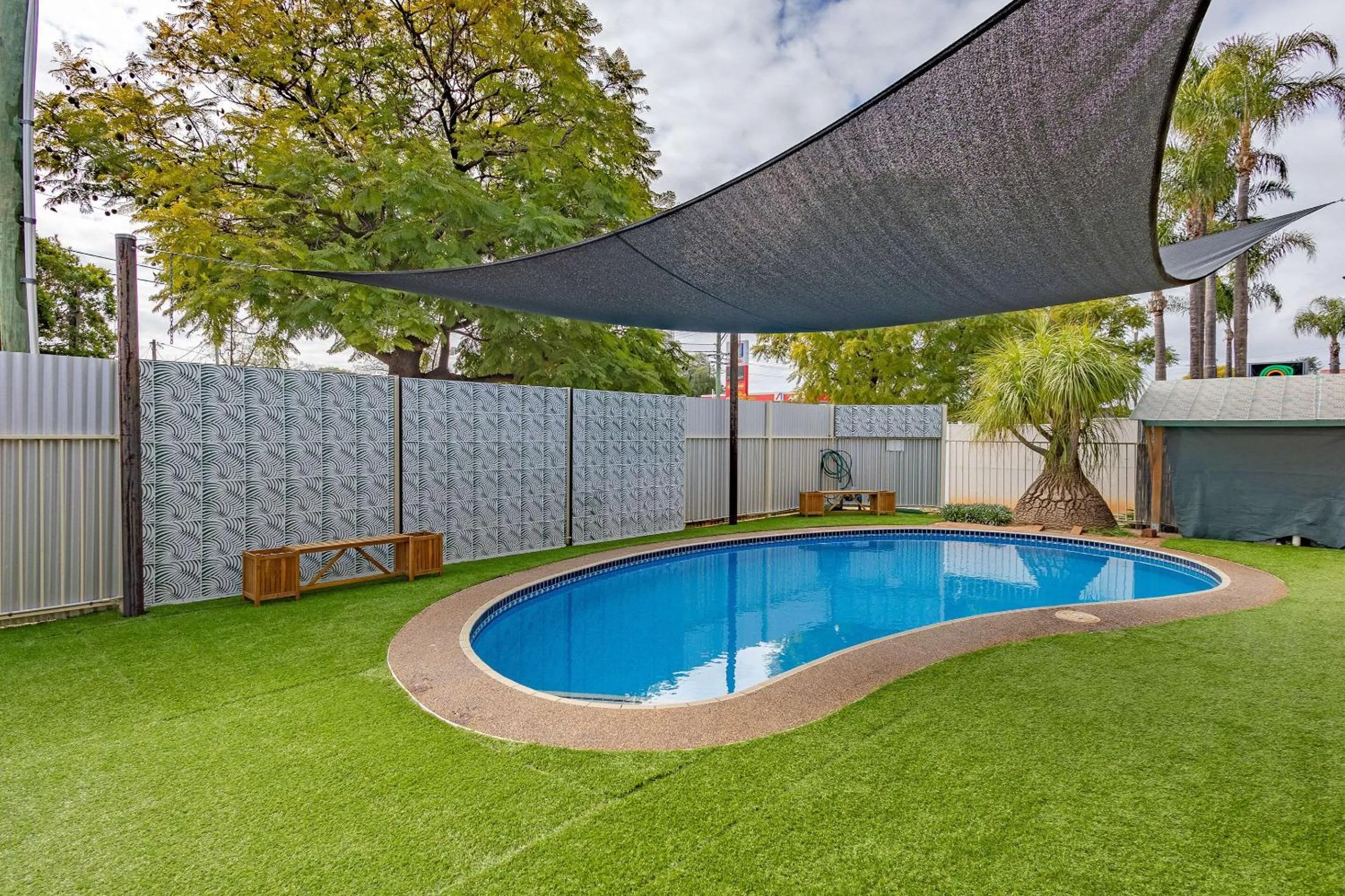Swimming pool in Shearing Shed Motor Inn