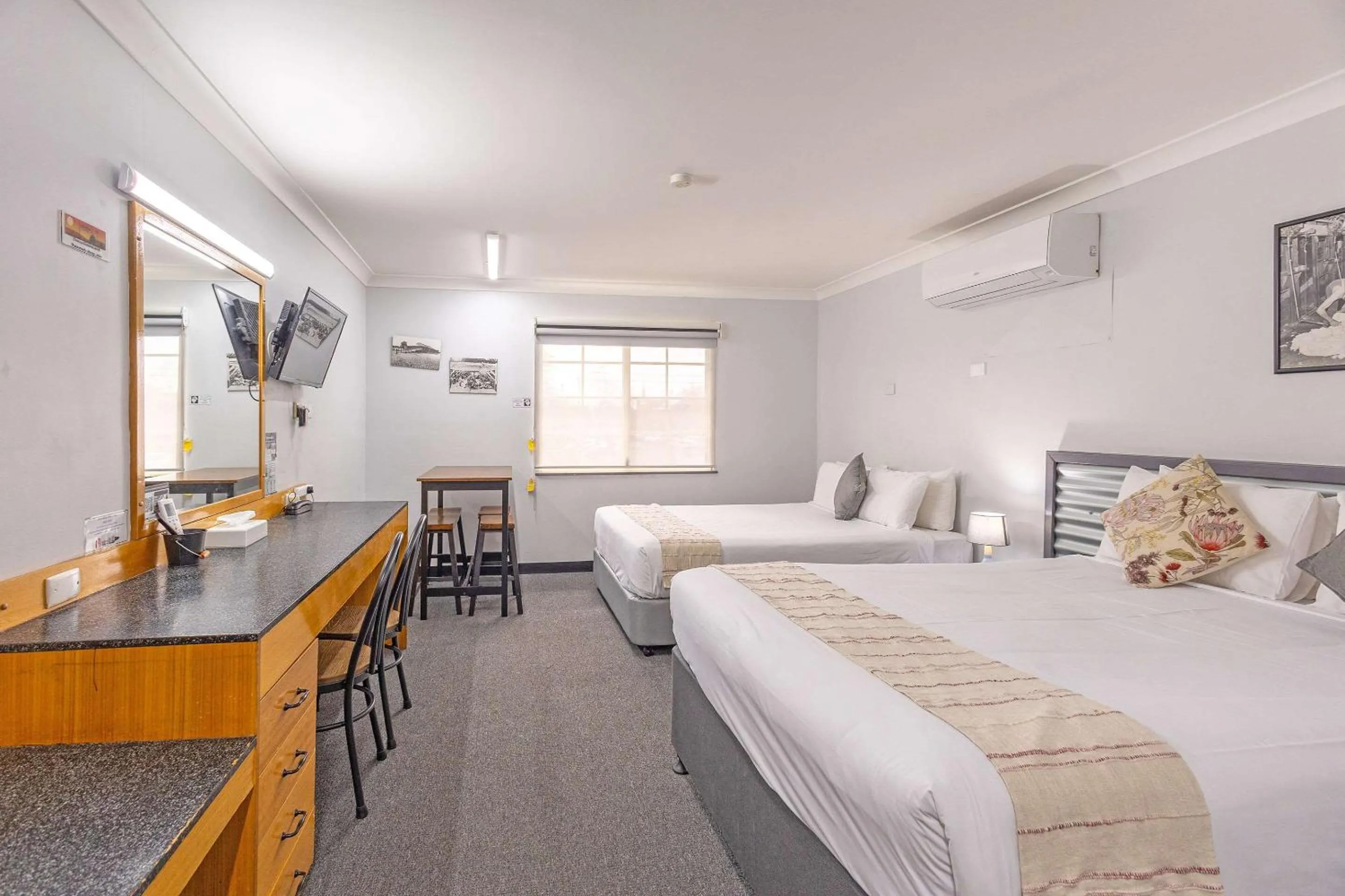 Bedroom, Bed in Shearing Shed Motor Inn