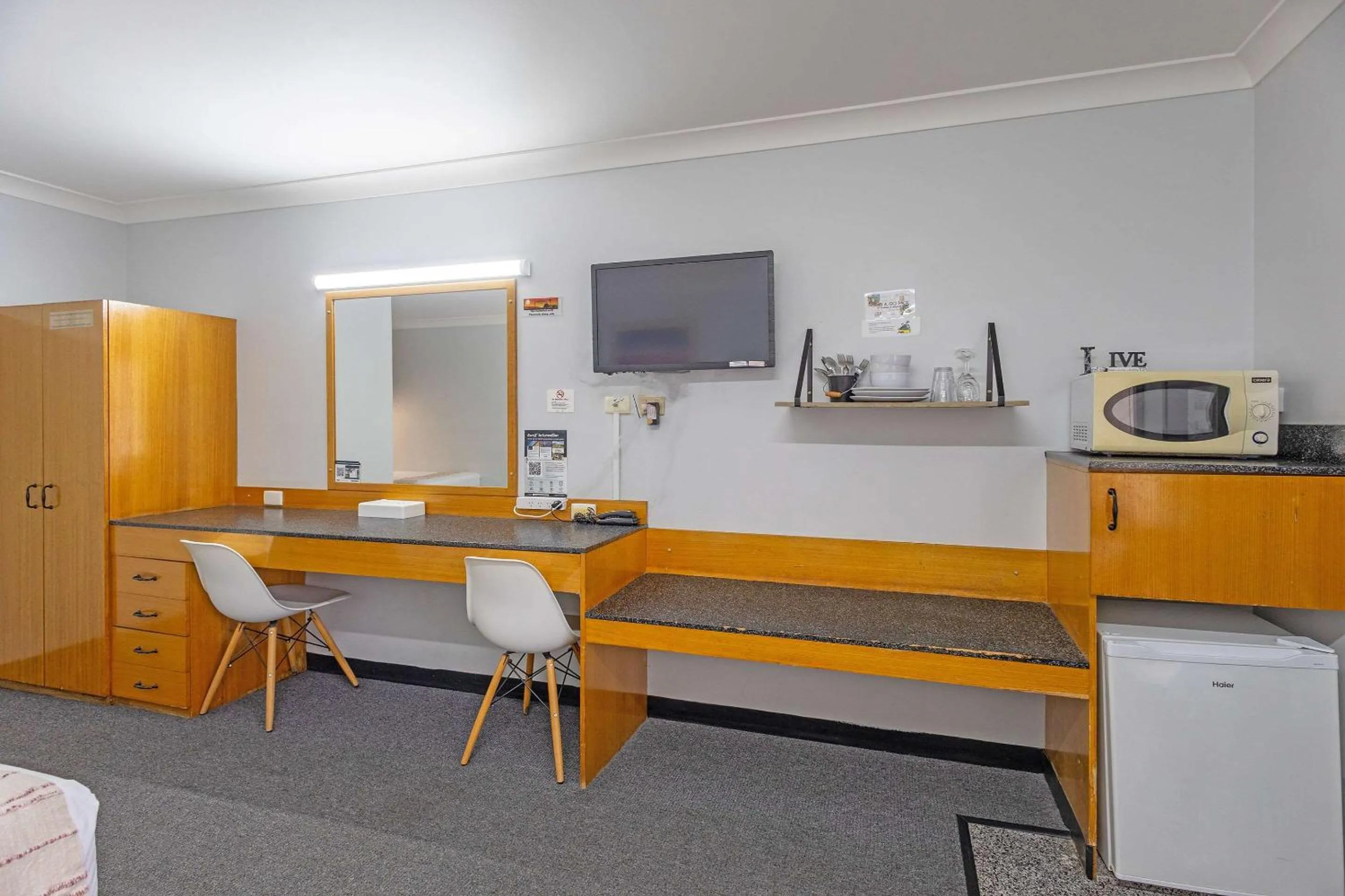 Bedroom in Shearing Shed Motor Inn