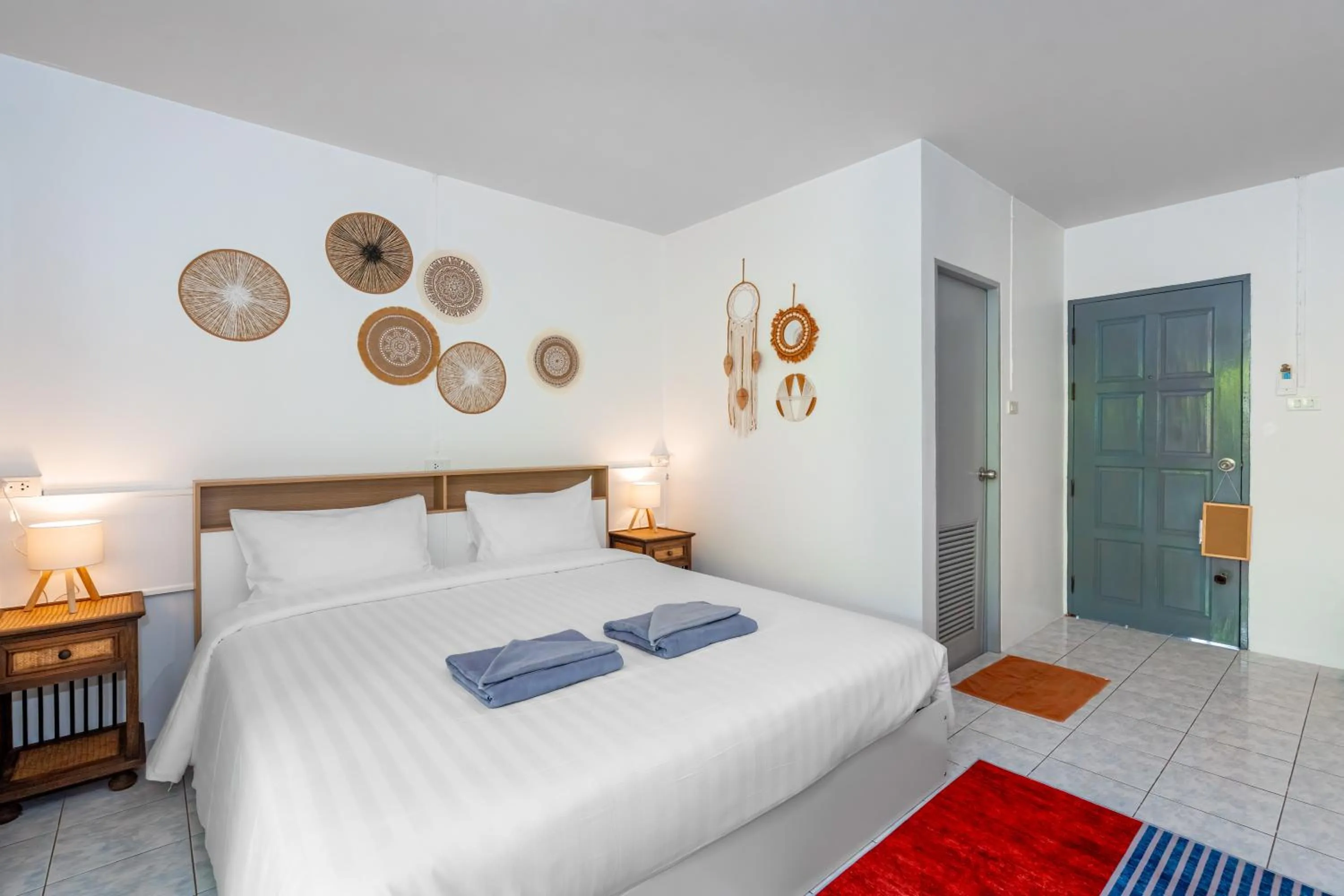 Bed in Kata Hill Sea View Hotel