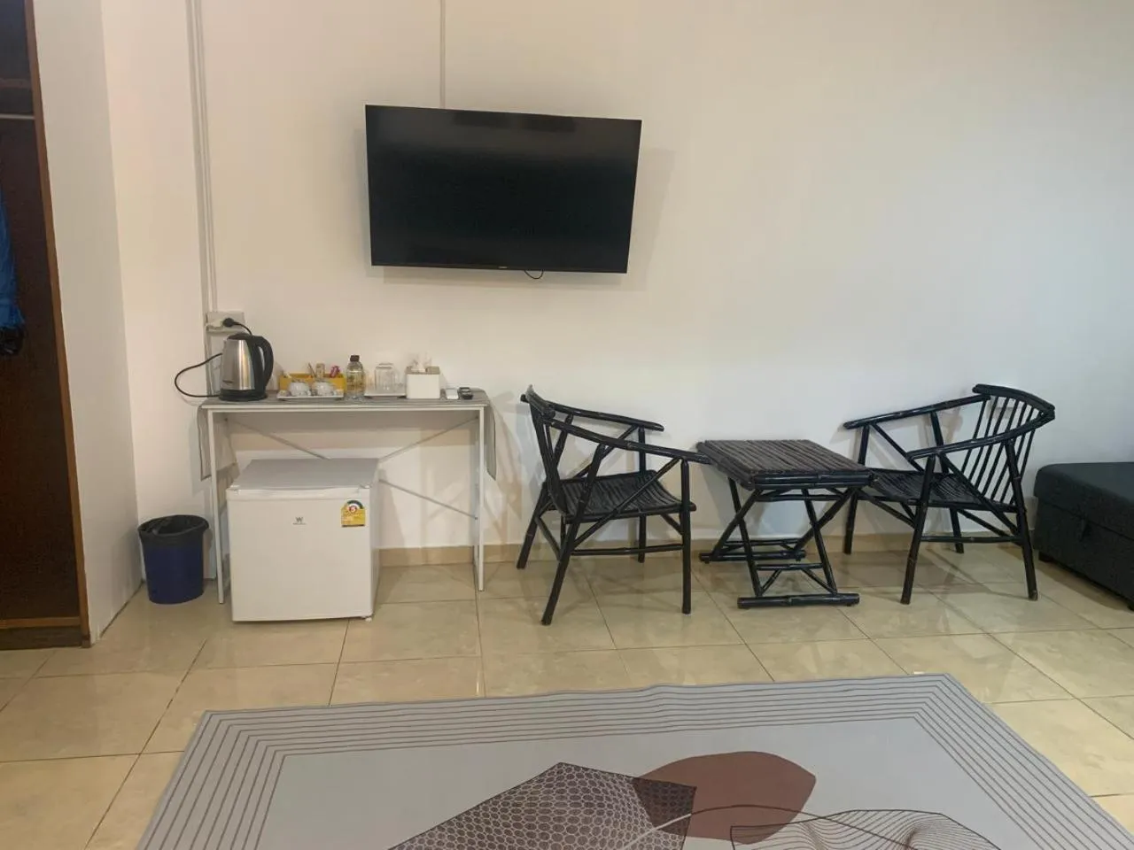 TV and multimedia in Kata Hill Sea View Hotel