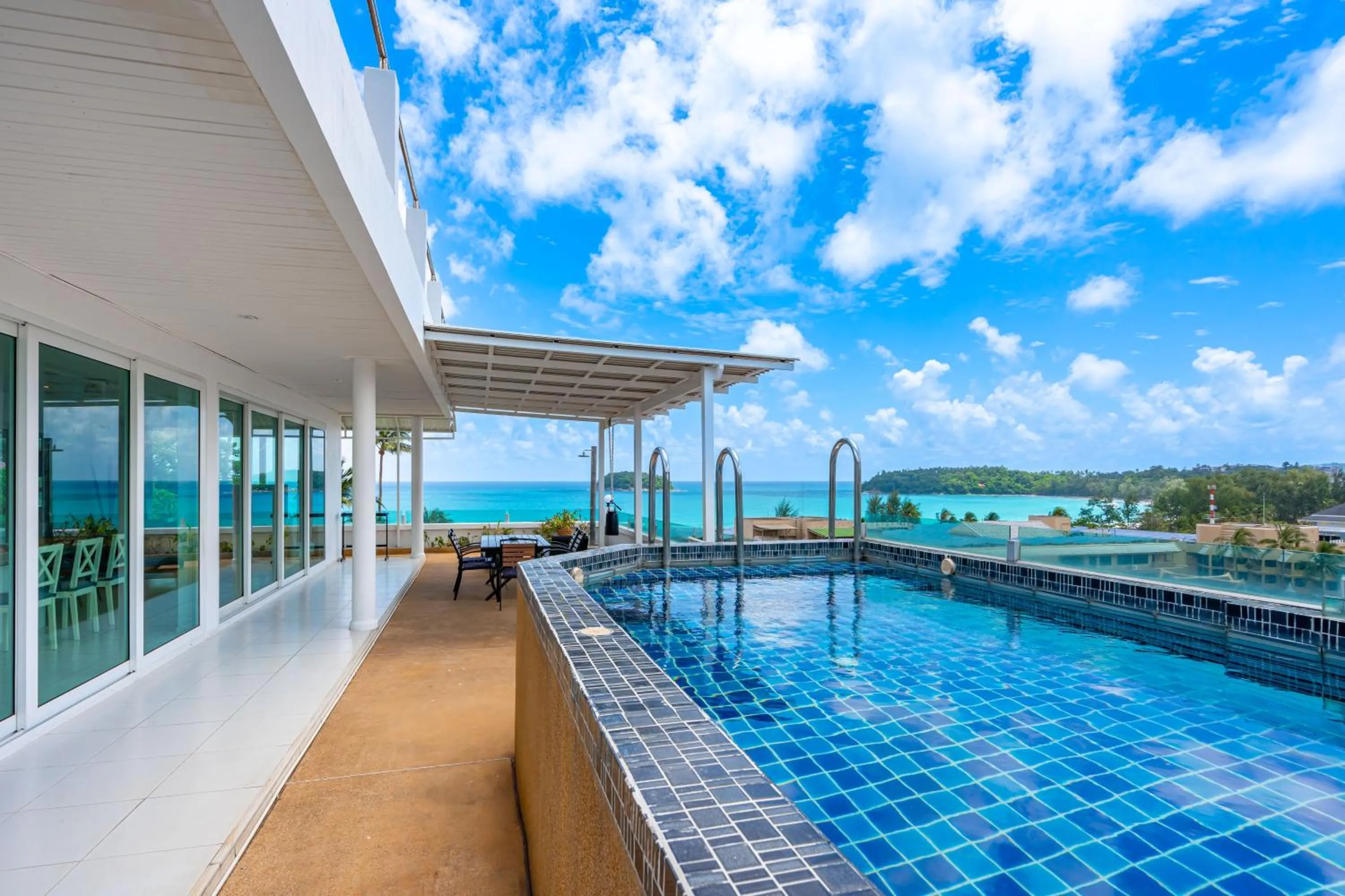 Swimming pool in Kata Hill Sea View Hotel