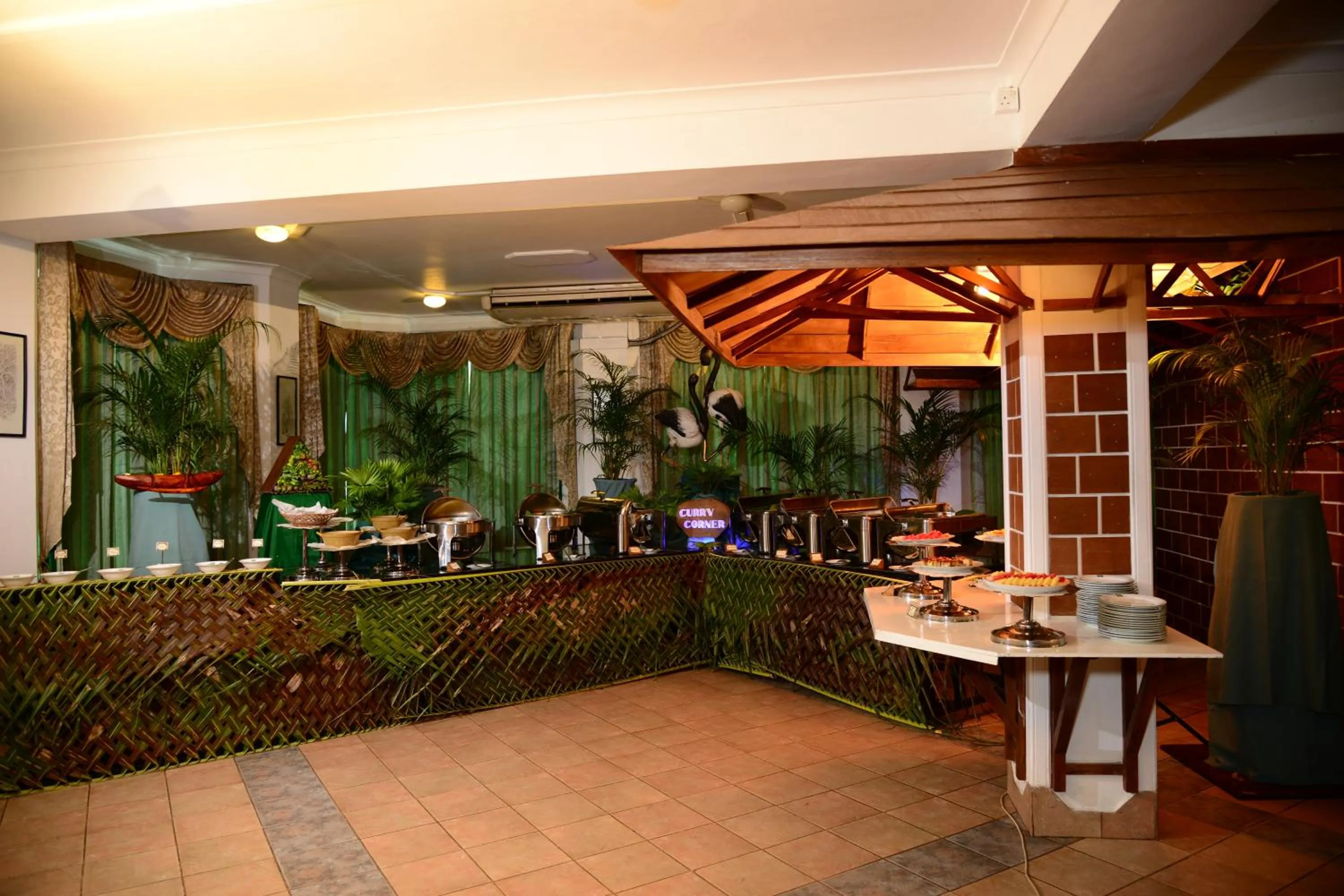 Restaurant/places to eat in The Royal Mall