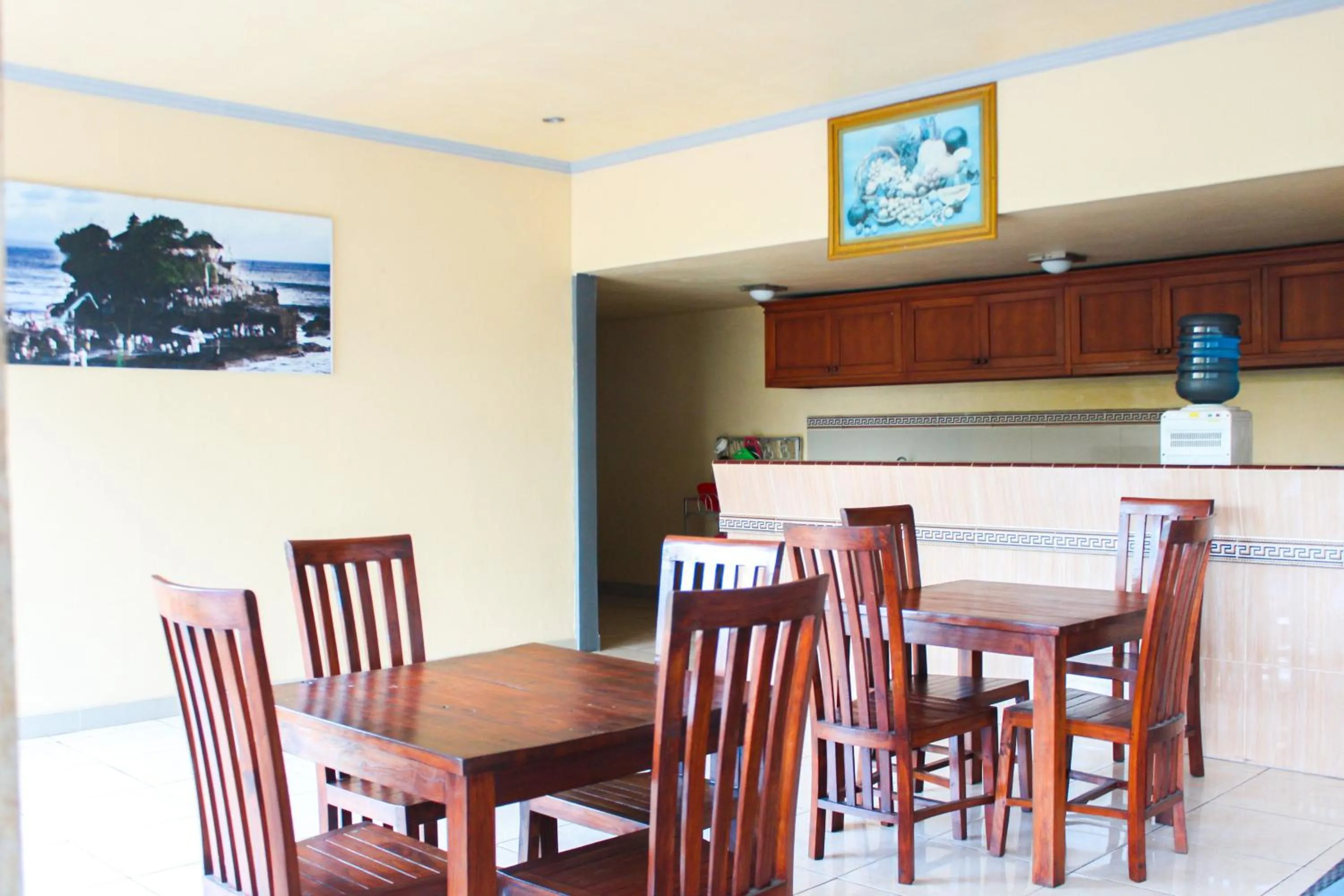 Restaurant/places to eat in Putu Guest House 2