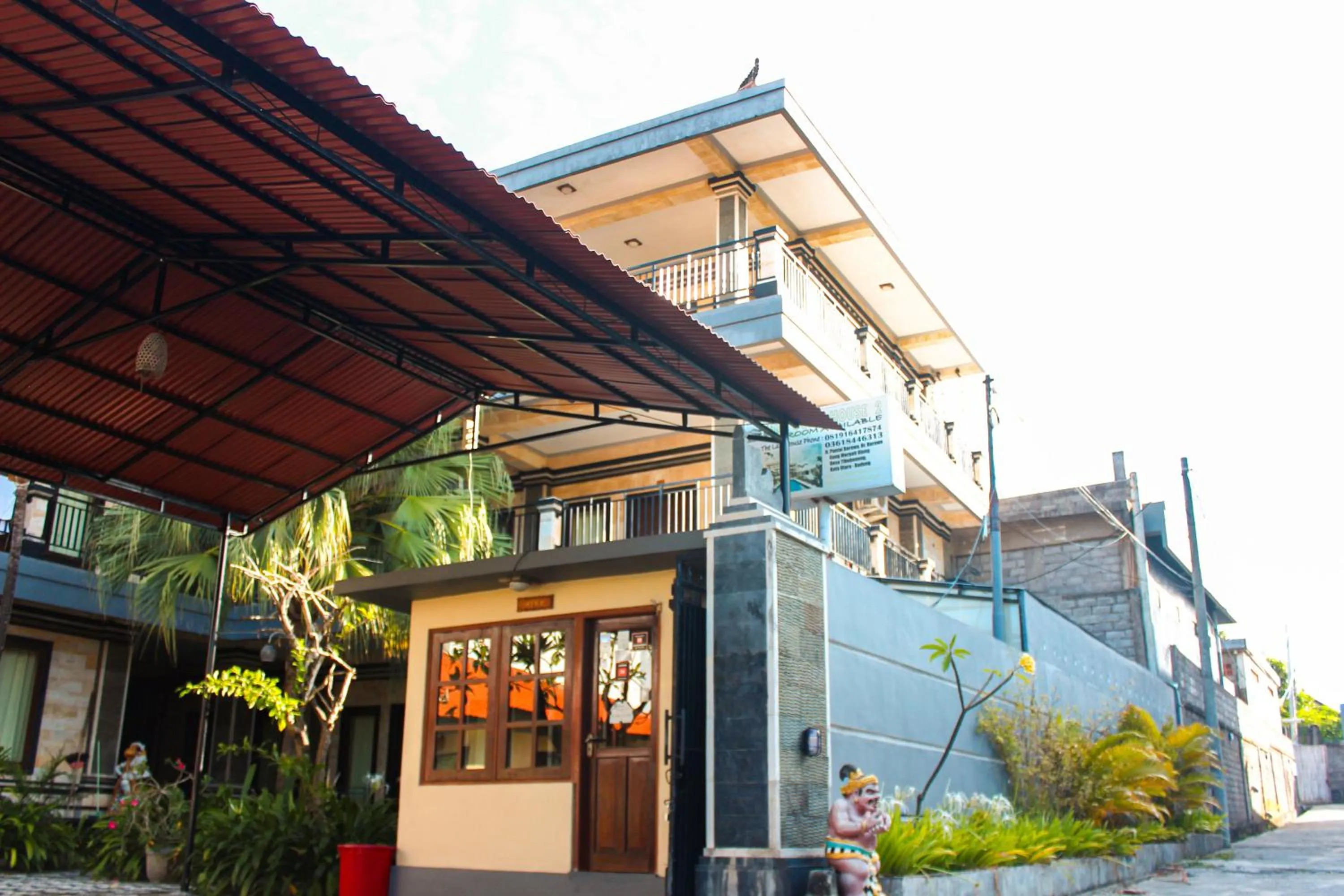 Property building in Putu Guest House 2