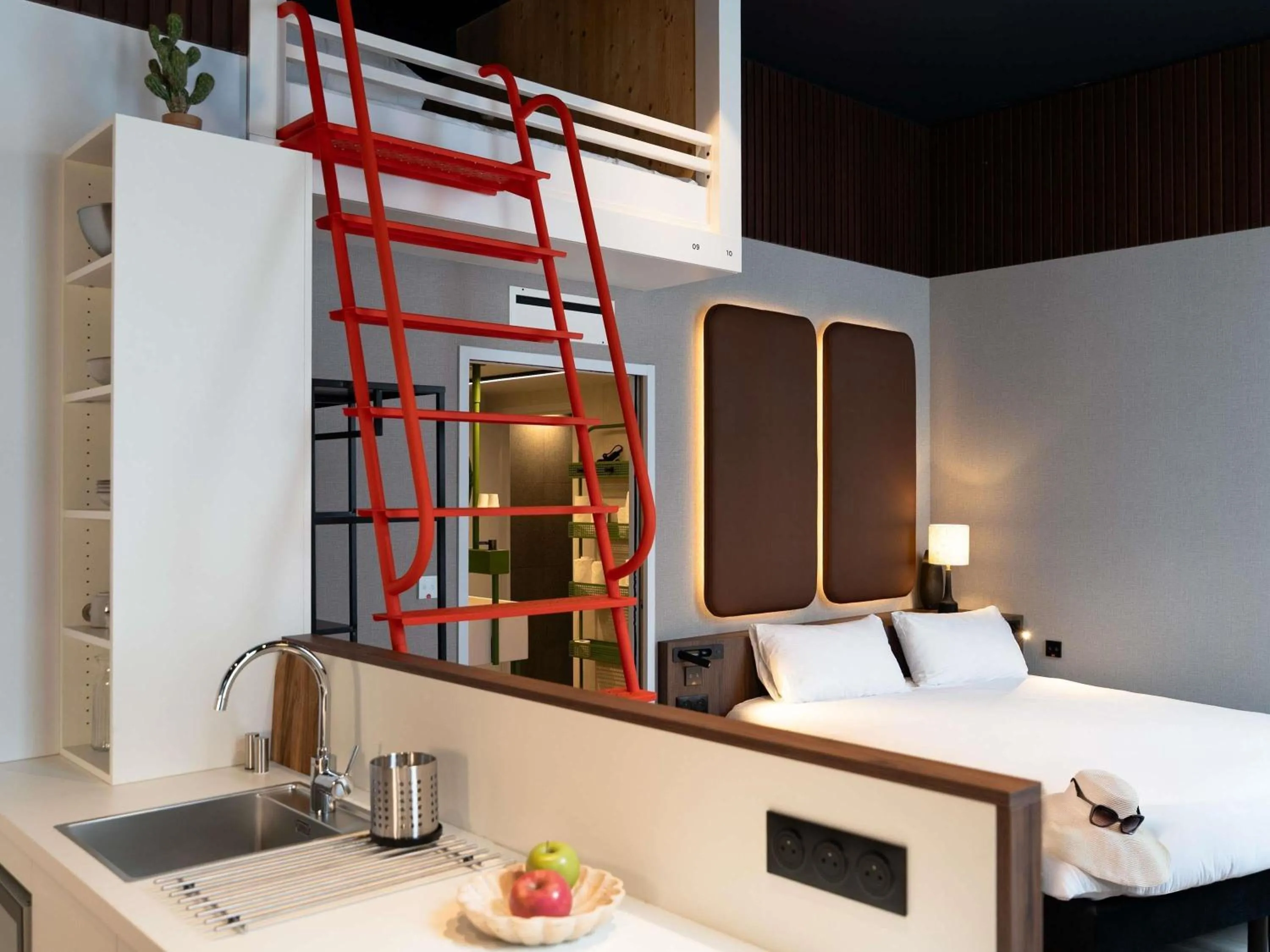 Bedroom, Bed in You Hotel Deauville - Handwritten Collection