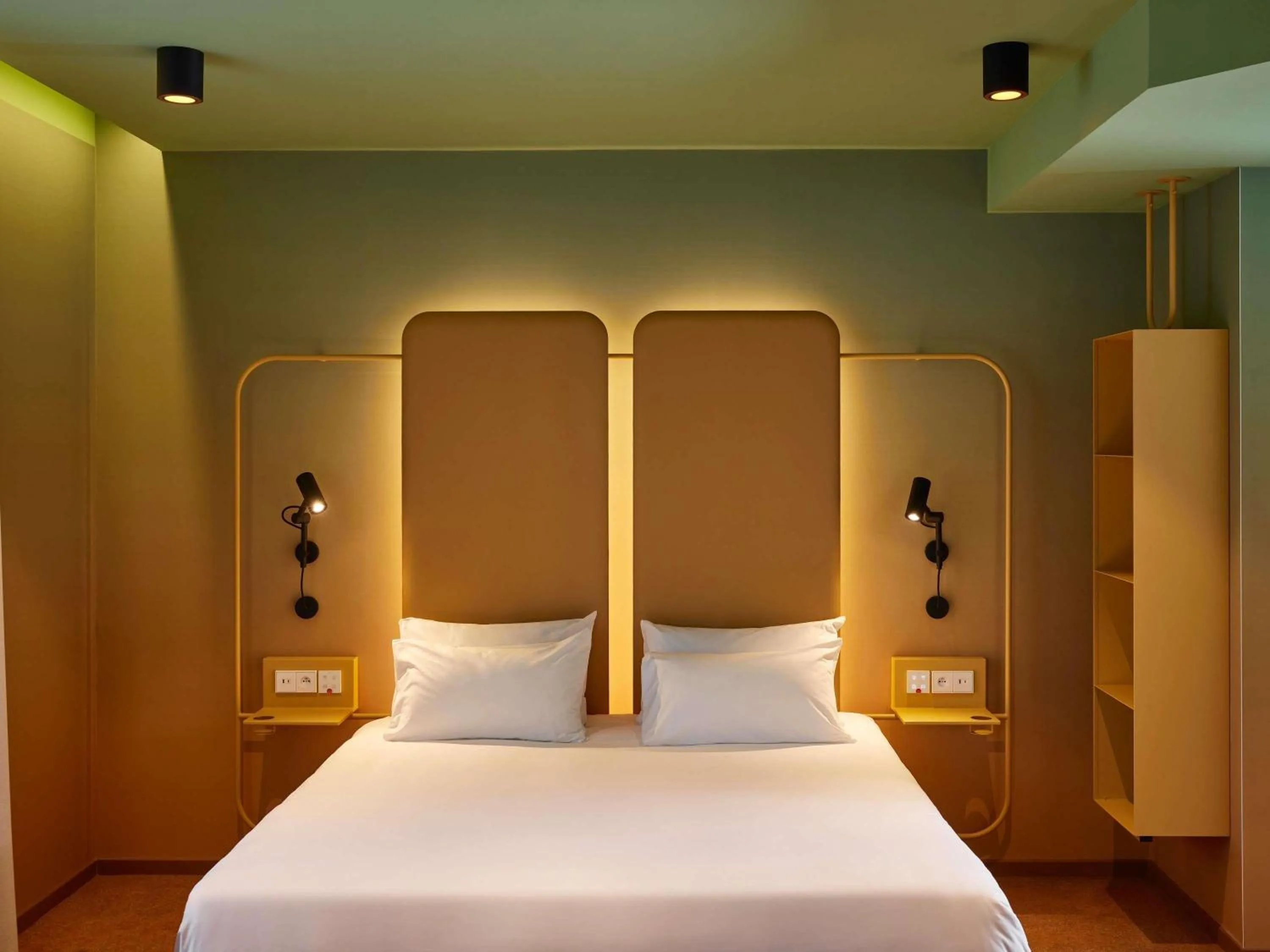 Bedroom, Bed in You Hotel Deauville - Handwritten Collection