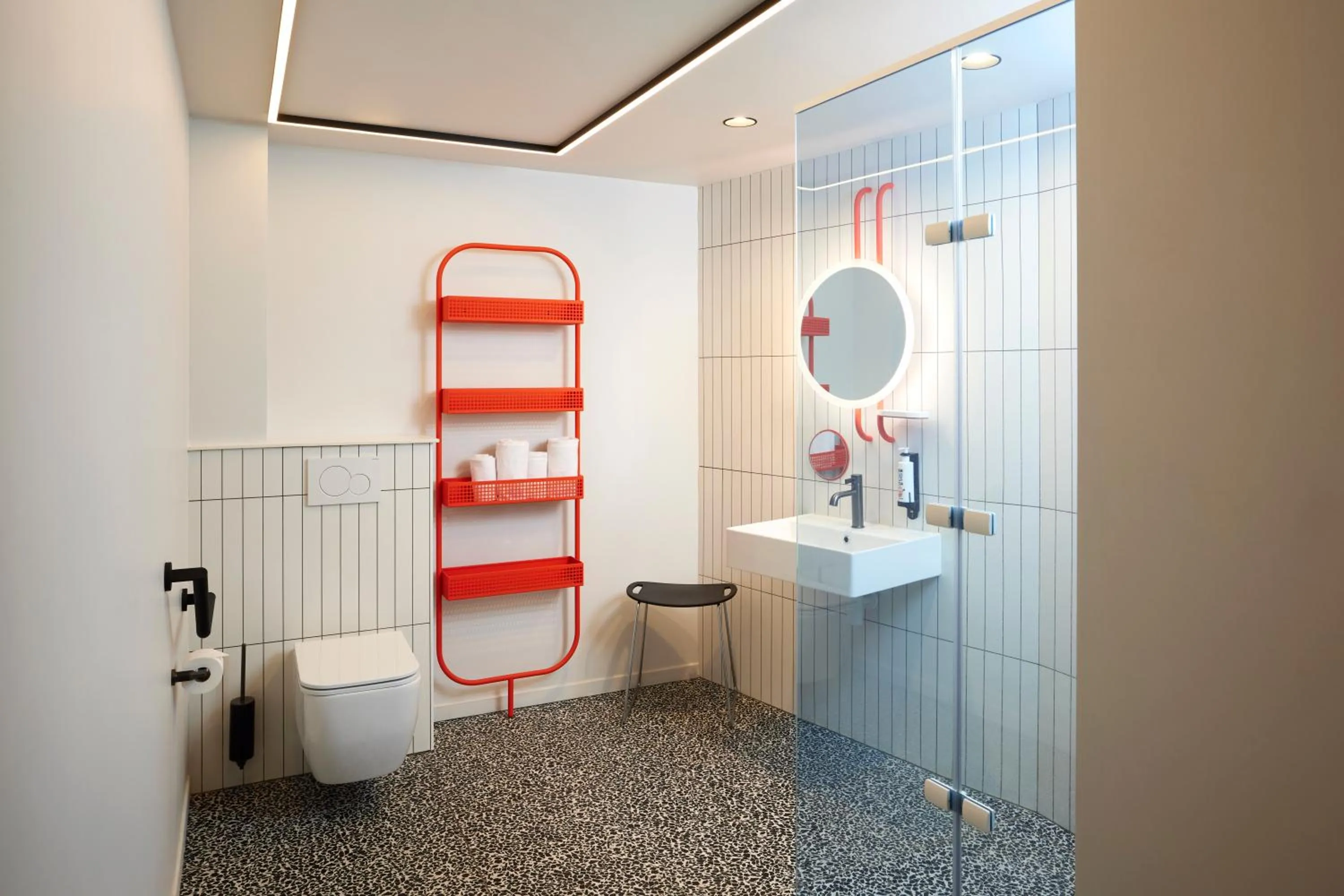 Shower in You Hotel Deauville - Handwritten Collection