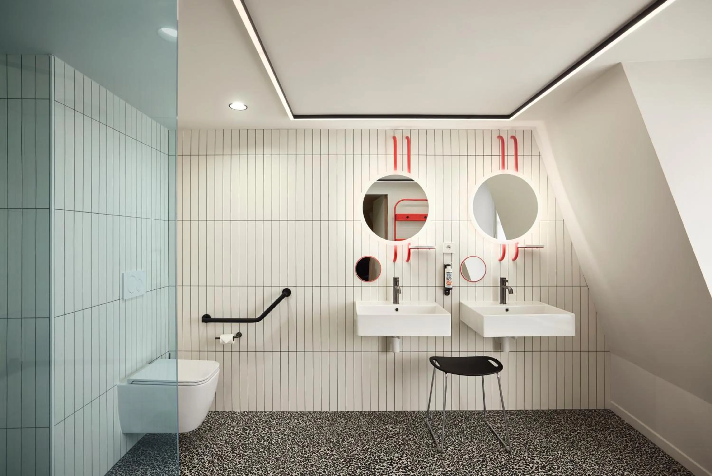 Shower in You Hotel Deauville - Handwritten Collection