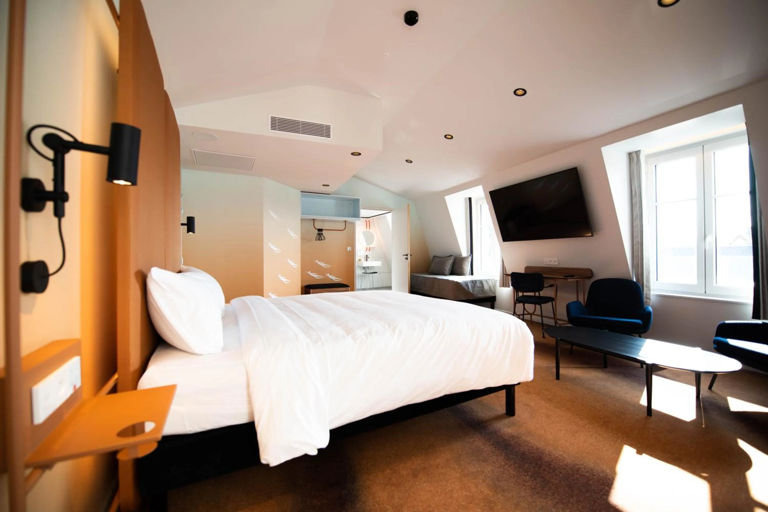 Photo of the whole room, Bed in You Hotel Deauville - Handwritten Collection