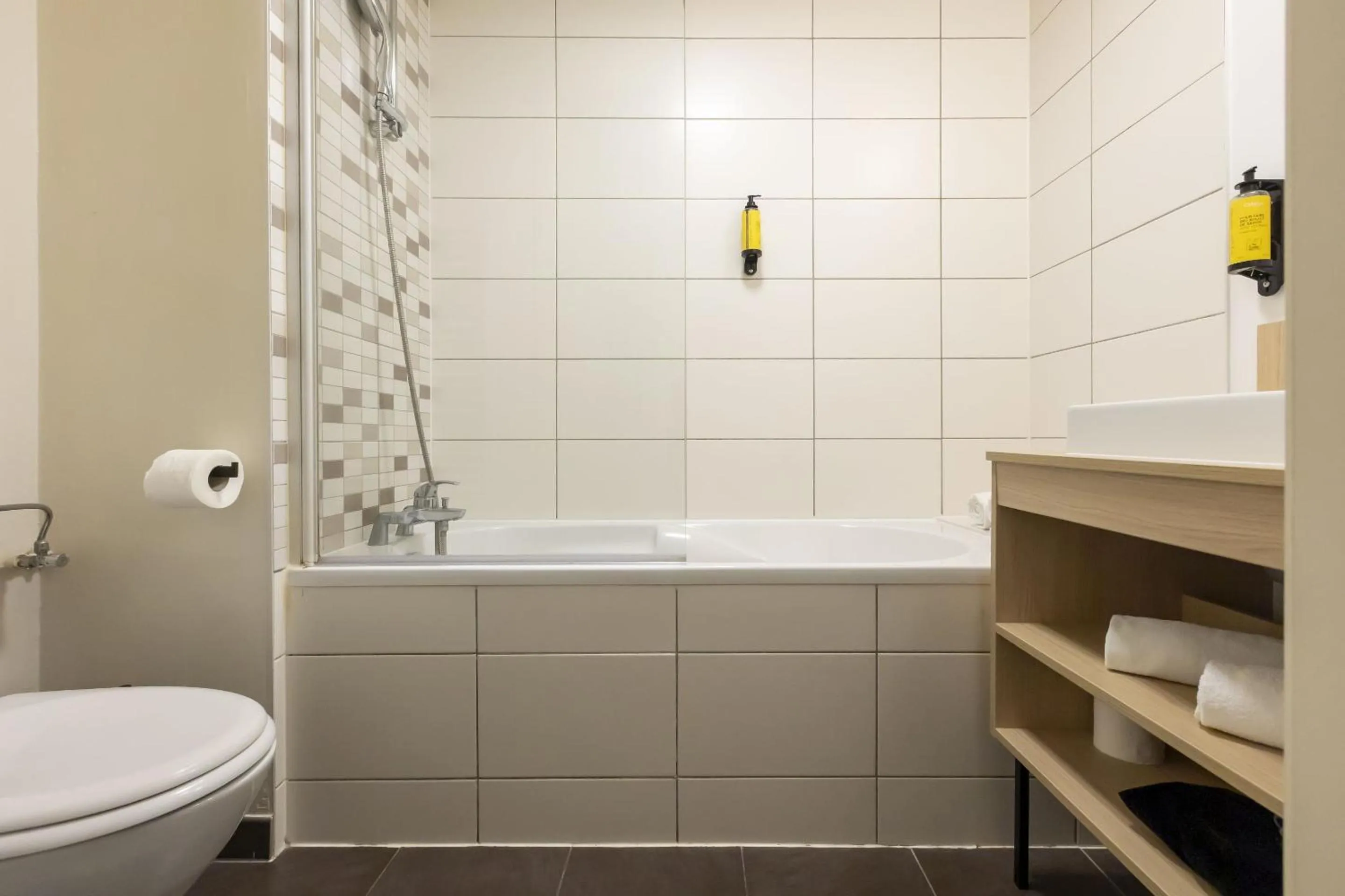 Bathroom in Appart Hotel Odalys City Strasbourg Green Marsh