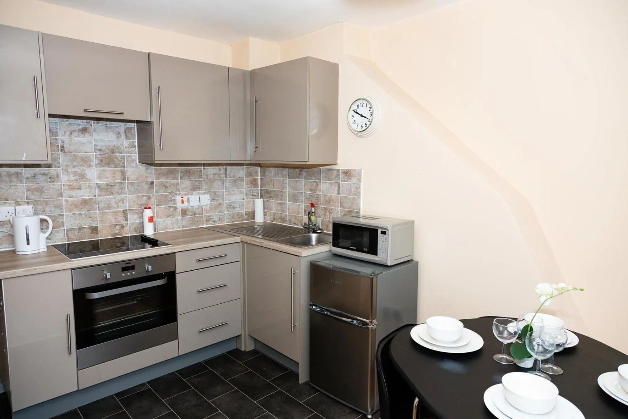 Kitchen or kitchenette in Tyne Apartments