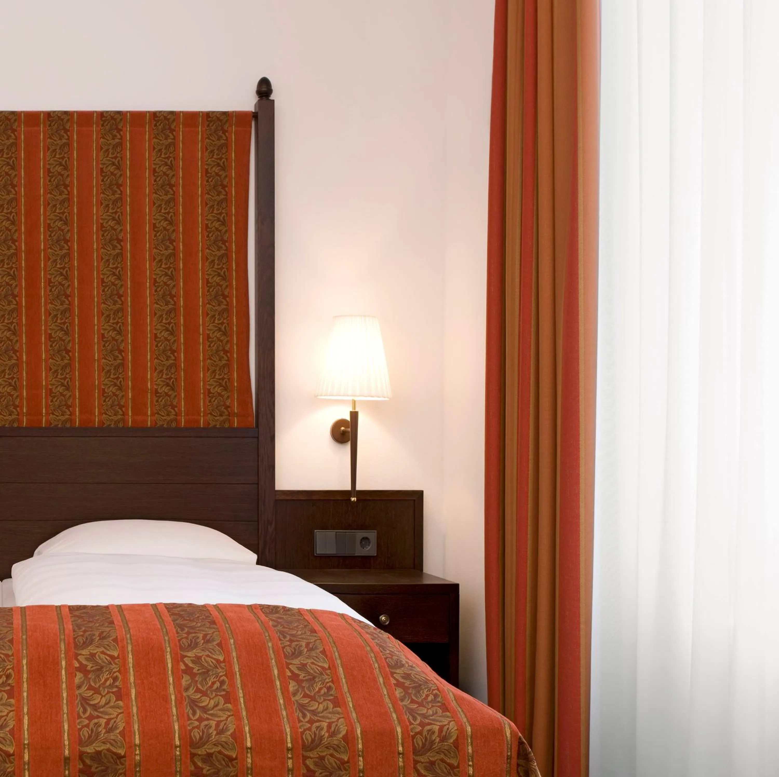 Photo of the whole room, Bed in Steigenberger Inselhotel